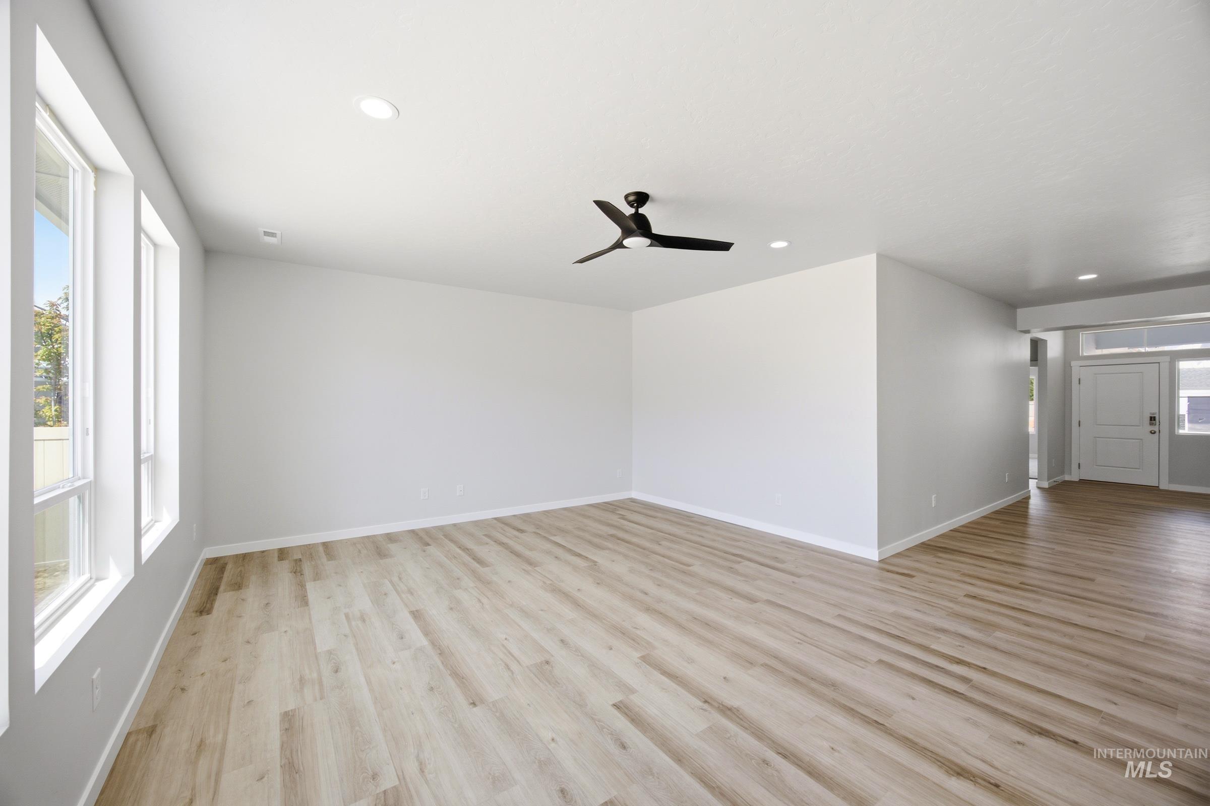 2491 W Kincaid St Property Photo 8