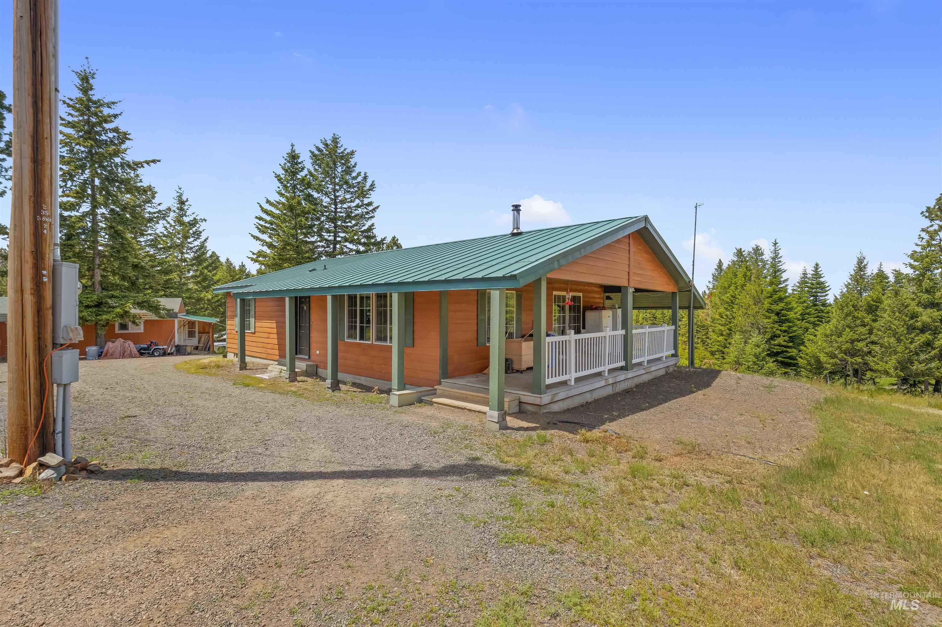 43874 Yellow Pine Avenue Property Photo 1