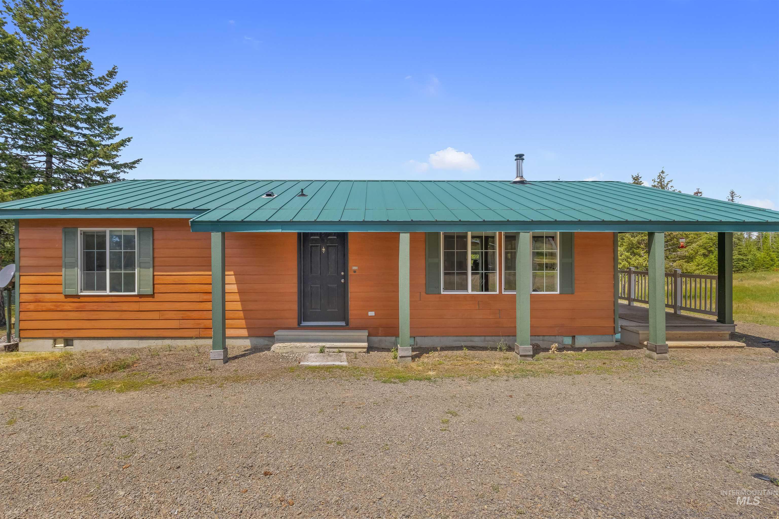43874 Yellow Pine Avenue Property Photo 3