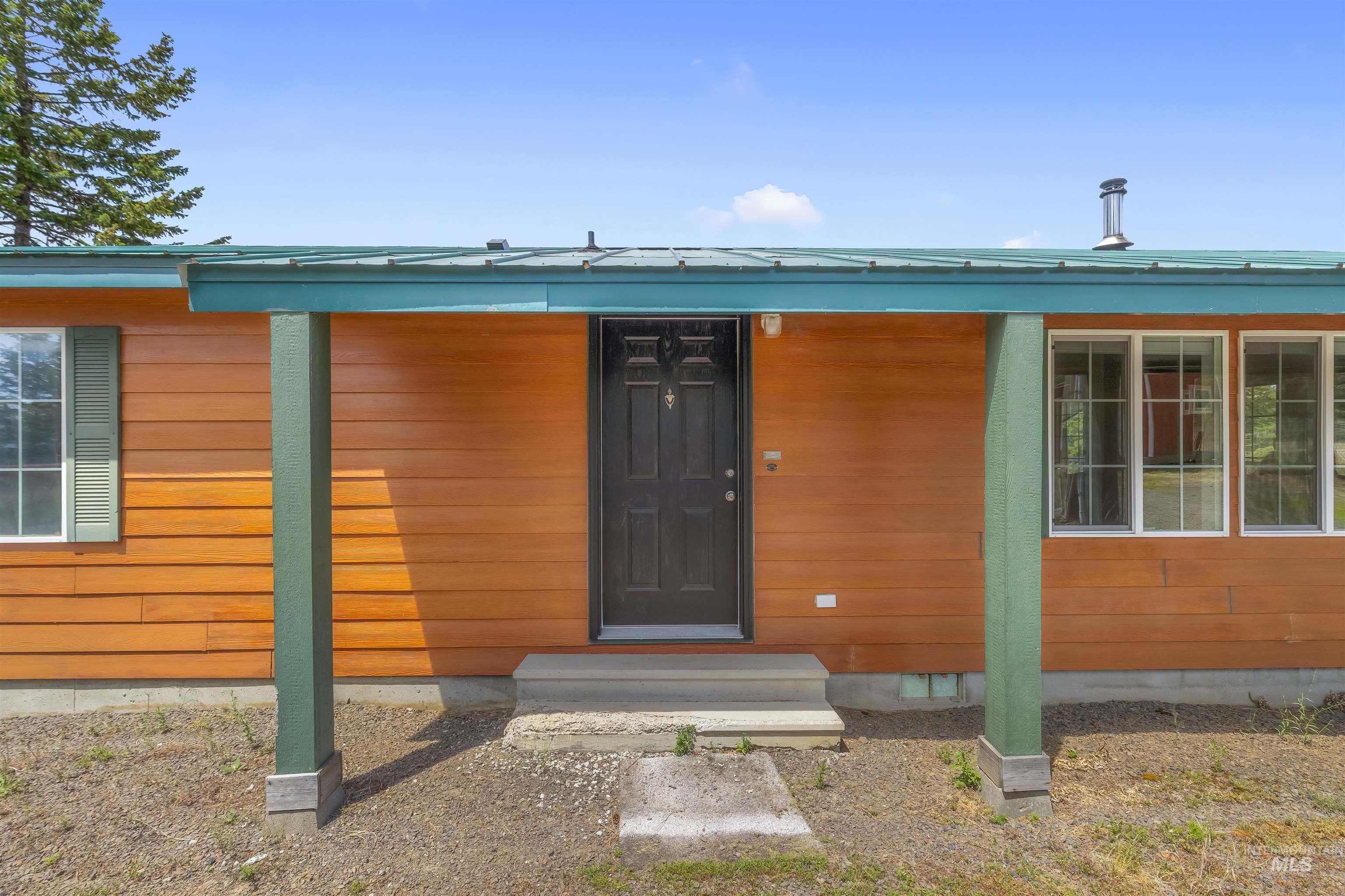 43874 Yellow Pine Avenue Property Photo 5