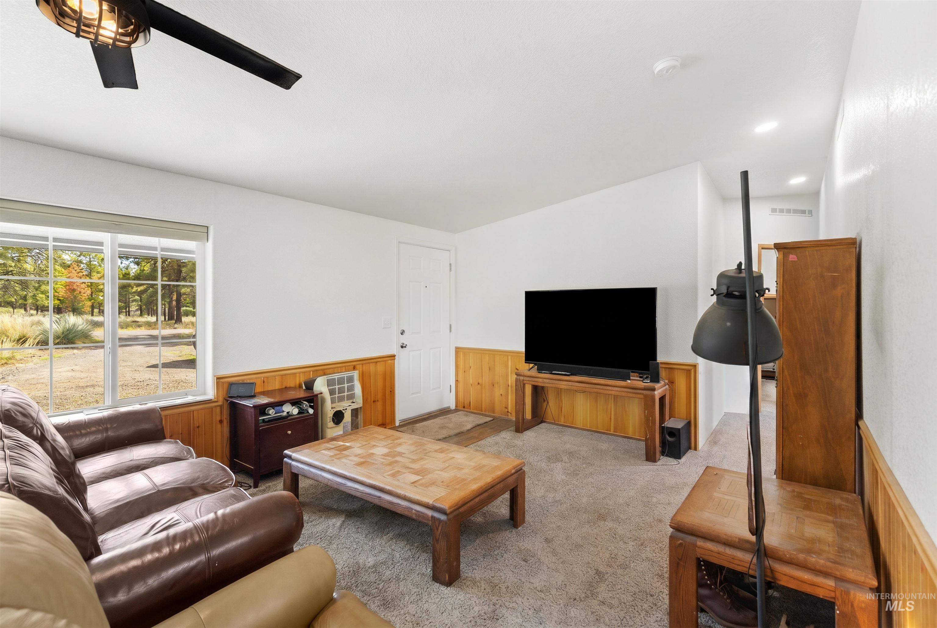 43874 Yellow Pine Avenue Property Photo 11
