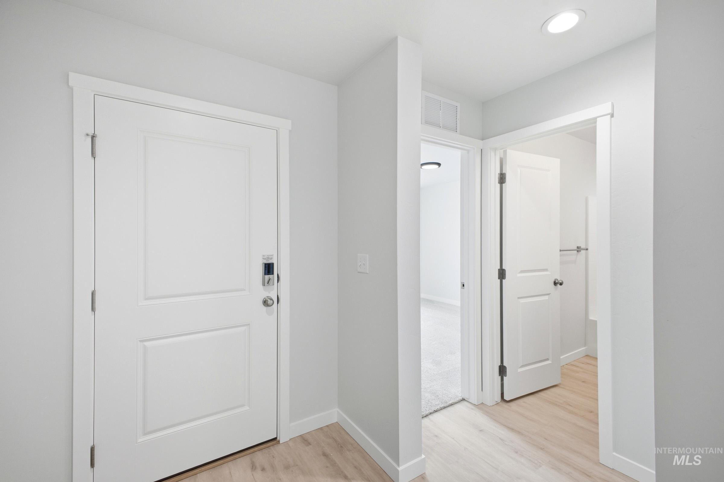 14092 Shiny Spruce St Property Photo 2