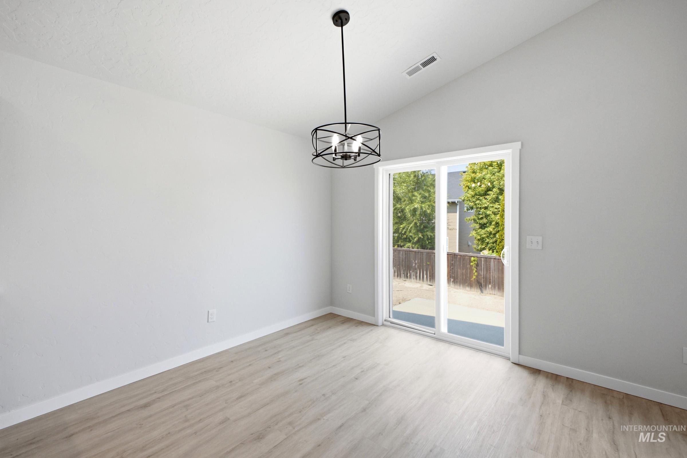 14092 Shiny Spruce St Property Photo 6