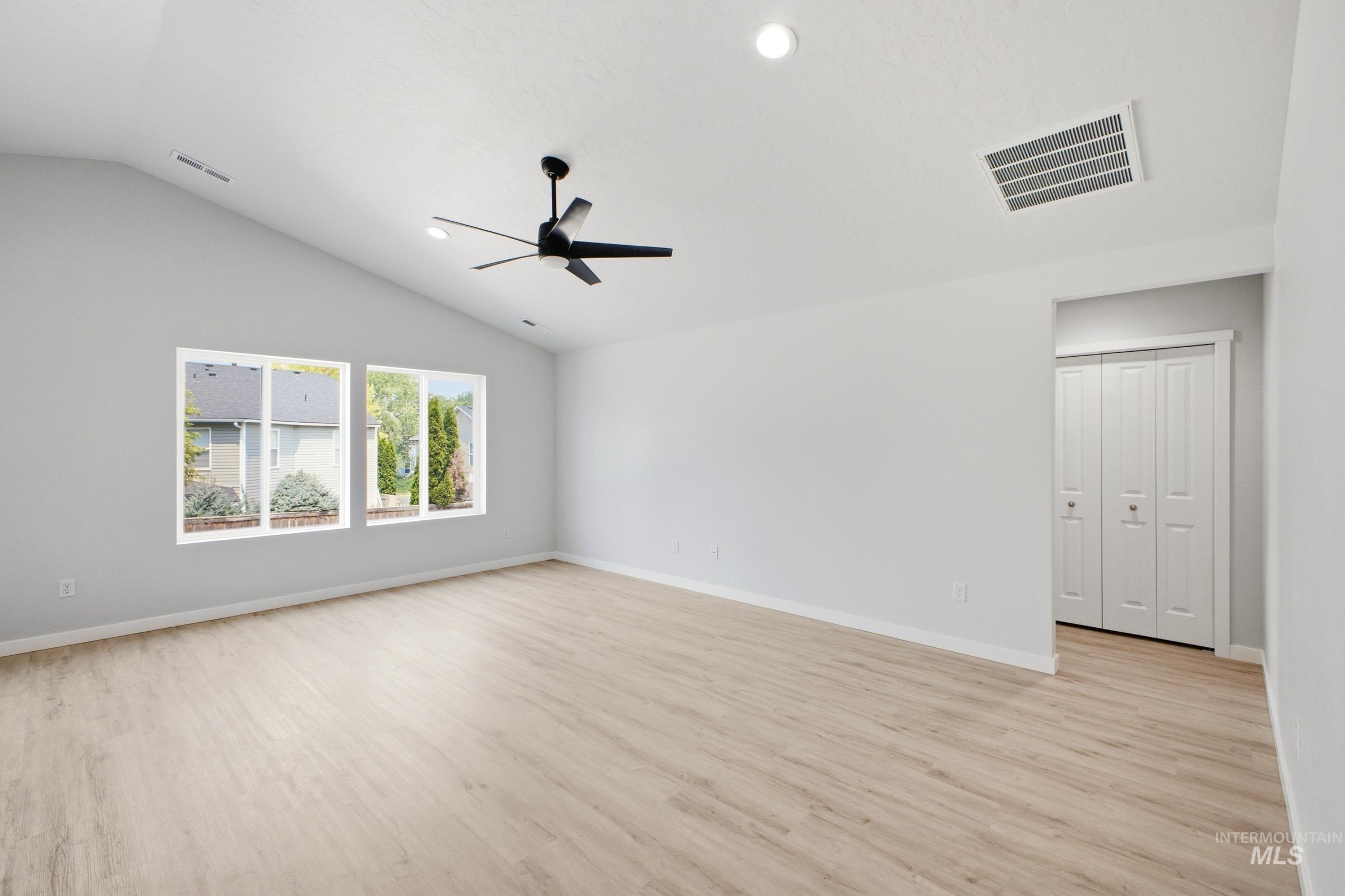 14092 Shiny Spruce St Property Photo 7
