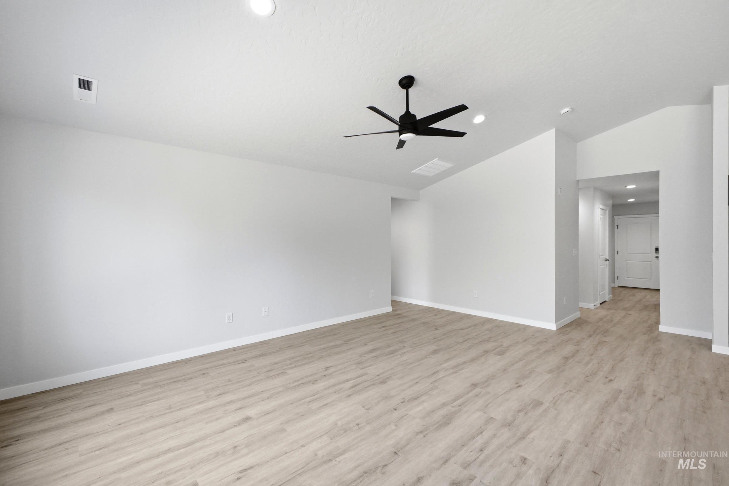 14092 Shiny Spruce St Property Photo 8