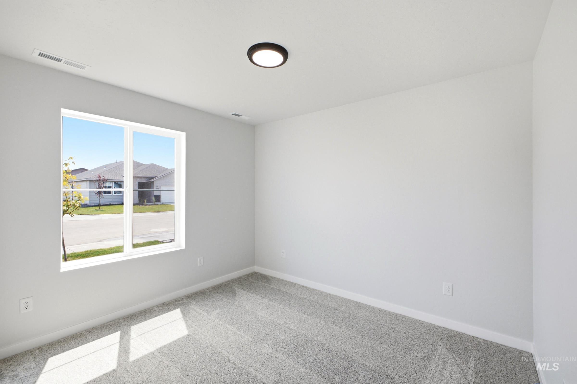 14092 Shiny Spruce St Property Photo 10