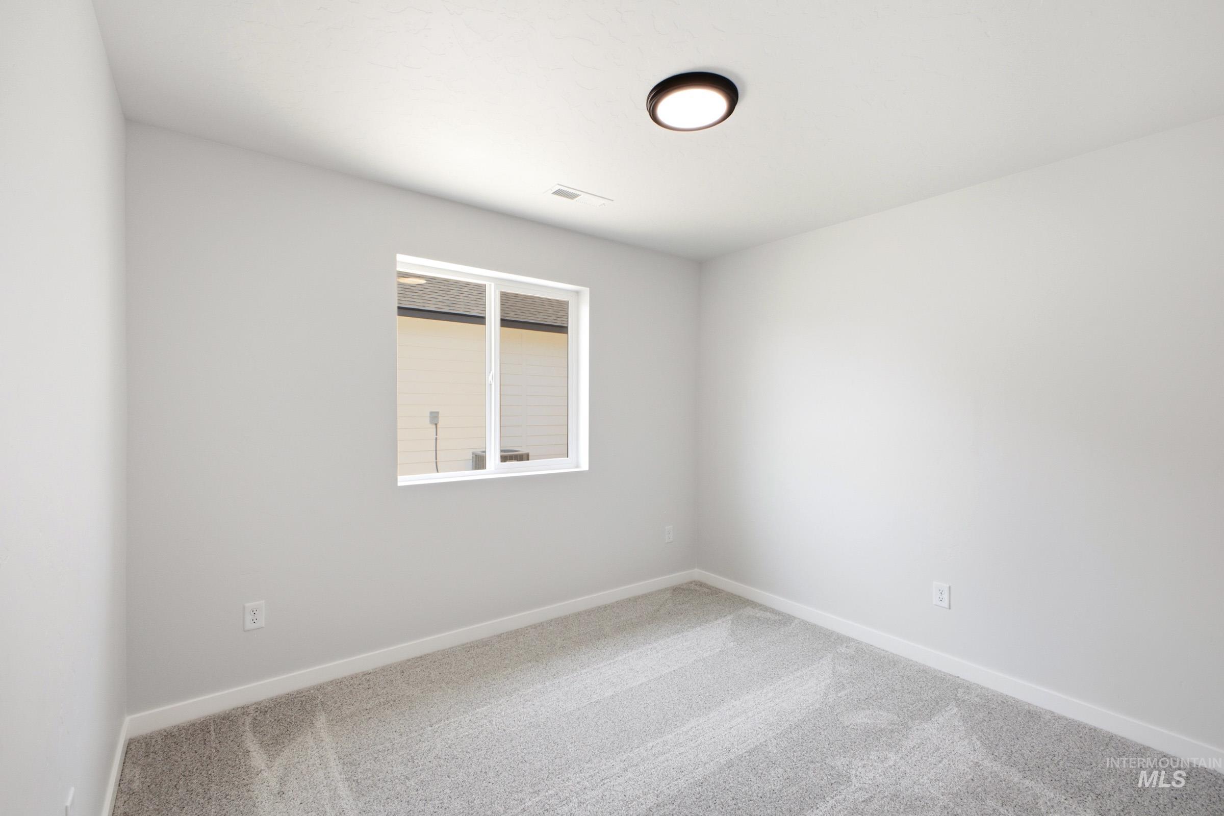 14092 Shiny Spruce St Property Photo 12