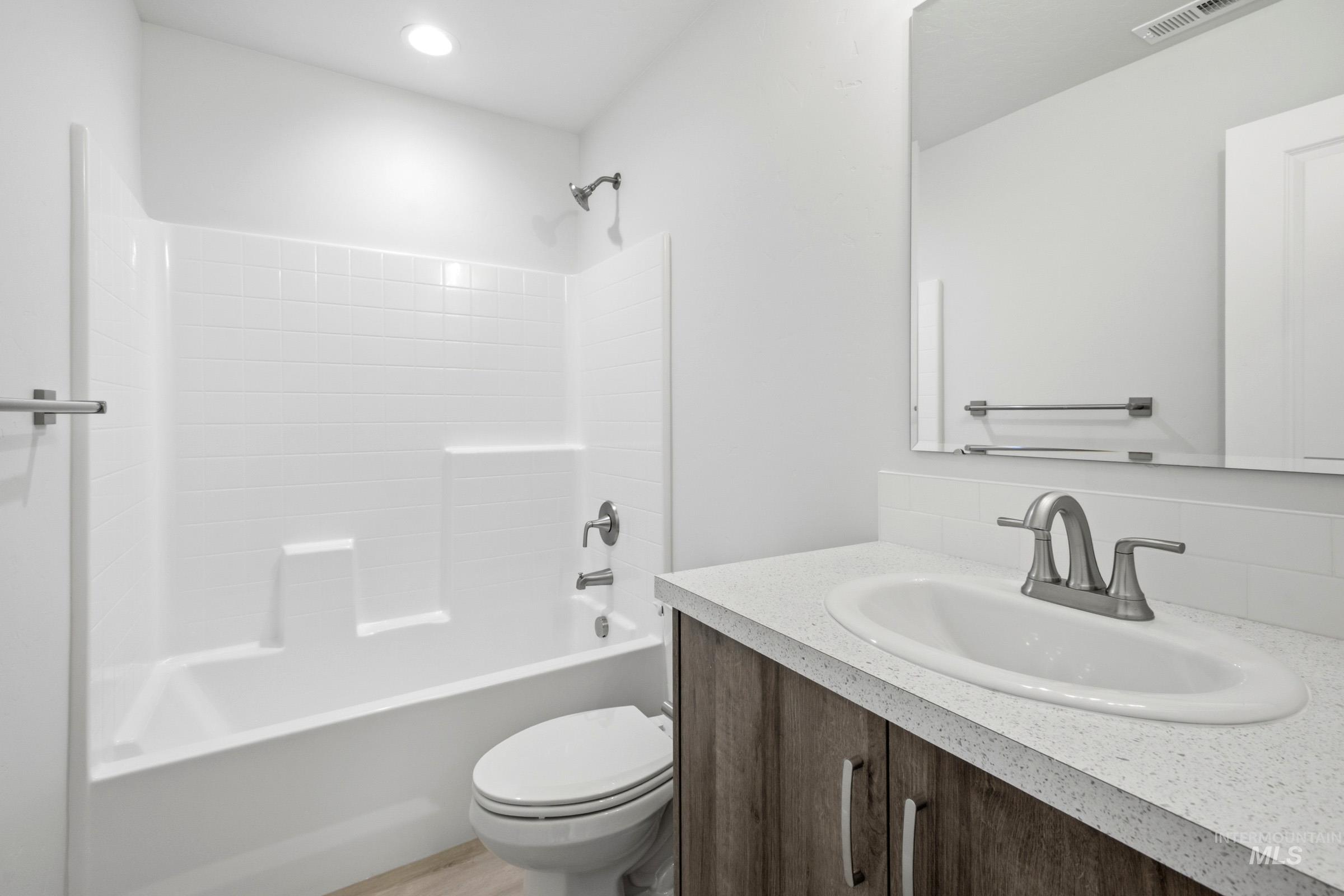 14092 Shiny Spruce St Property Photo 14