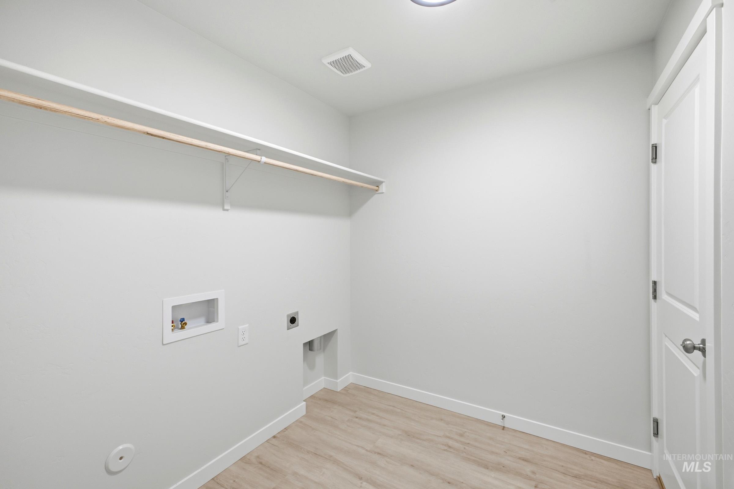 14092 Shiny Spruce St Property Photo 15