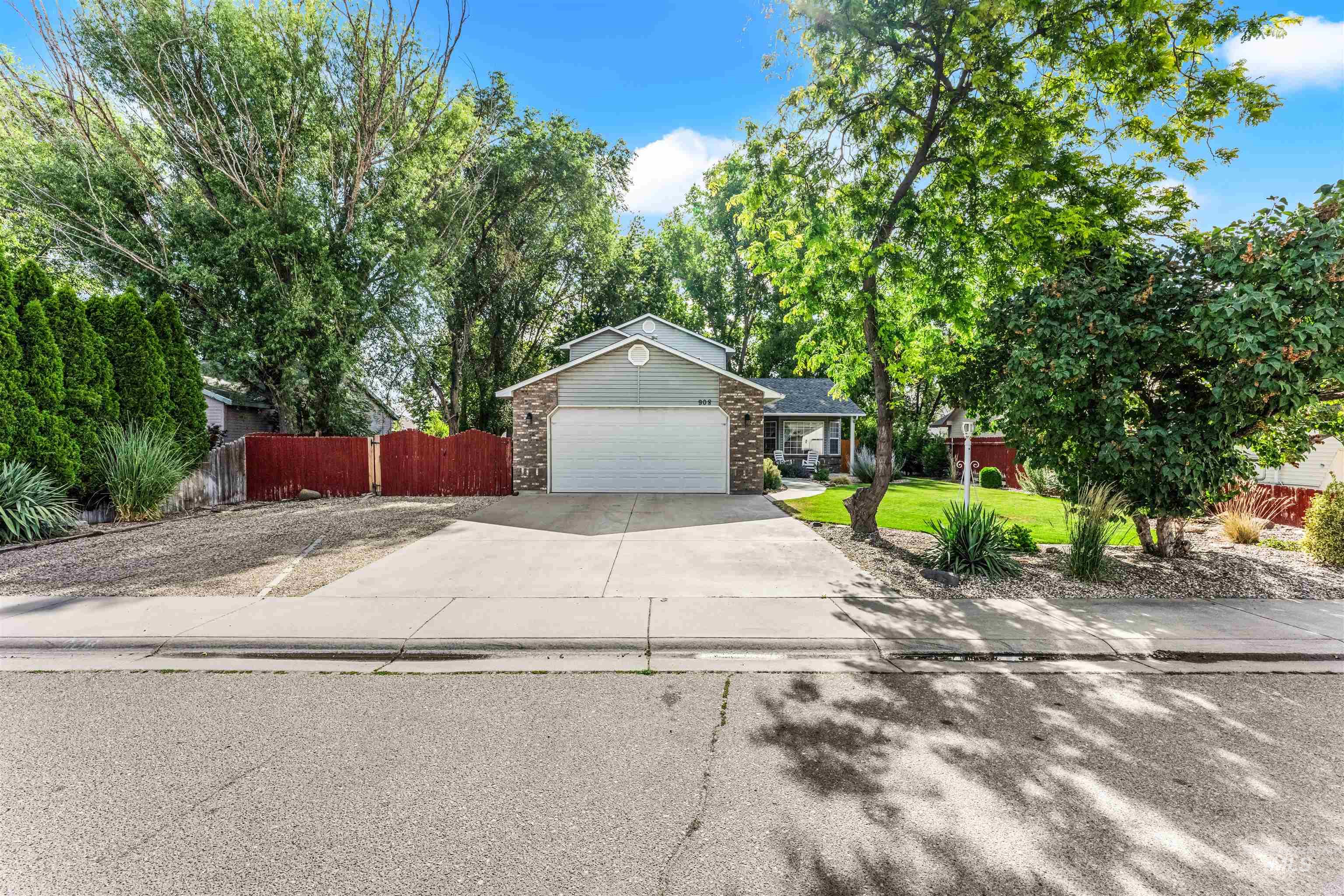 908 S 25th Street Property Photo 2