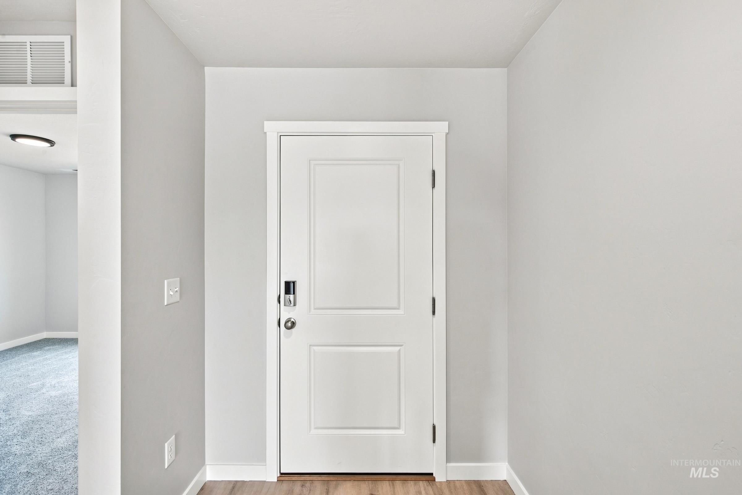 4576 S Amsterdam Ave Property Photo 2