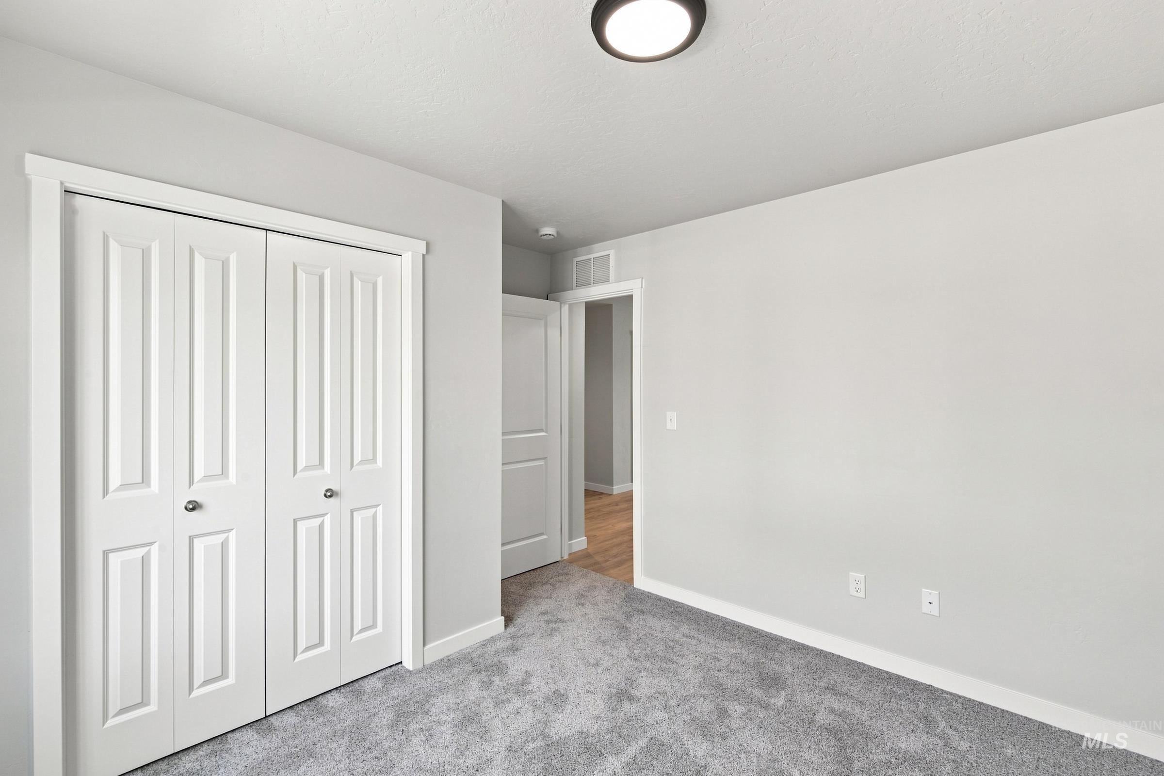 4576 S Amsterdam Ave Property Photo 13