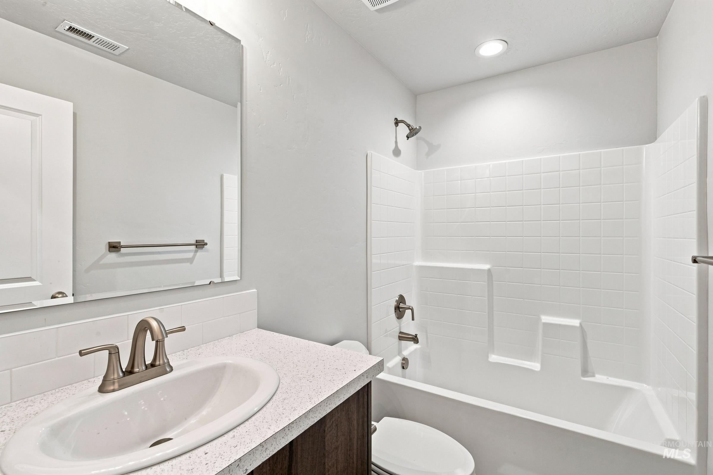 4576 S Amsterdam Ave Property Photo 16