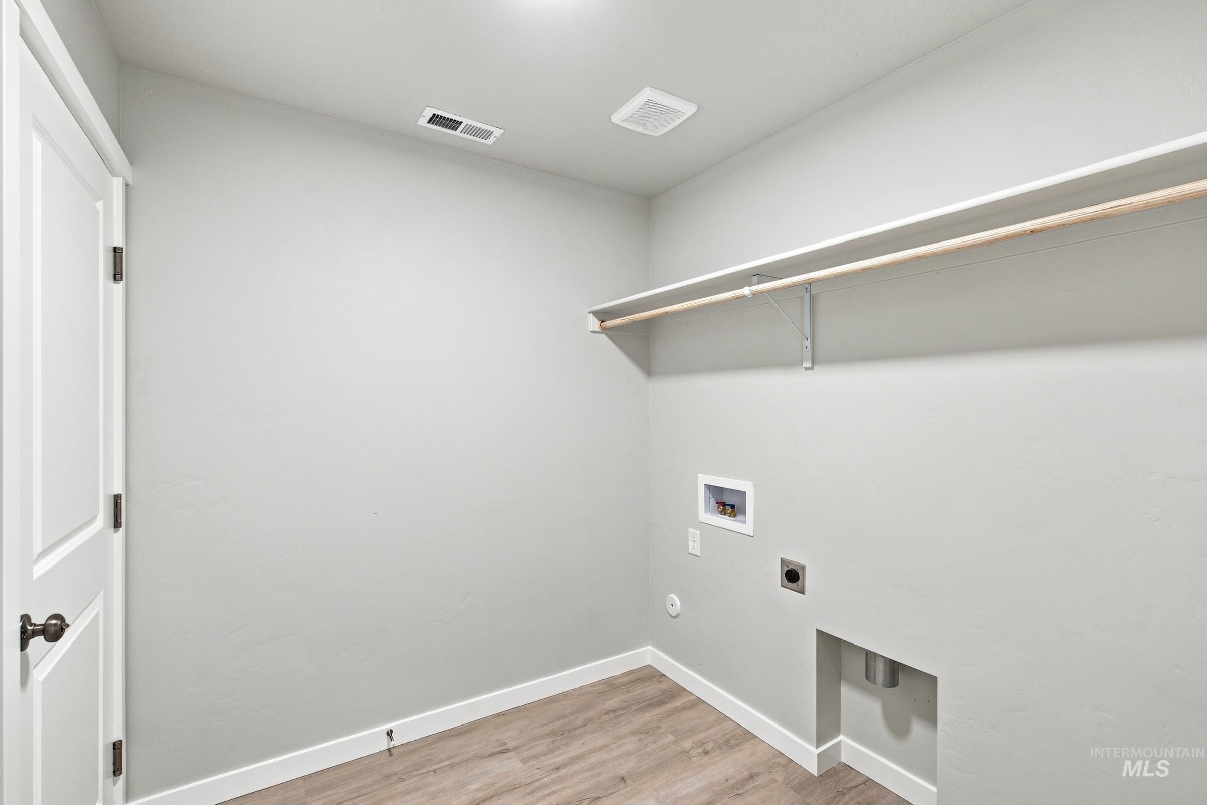 4576 S Amsterdam Ave Property Photo 17