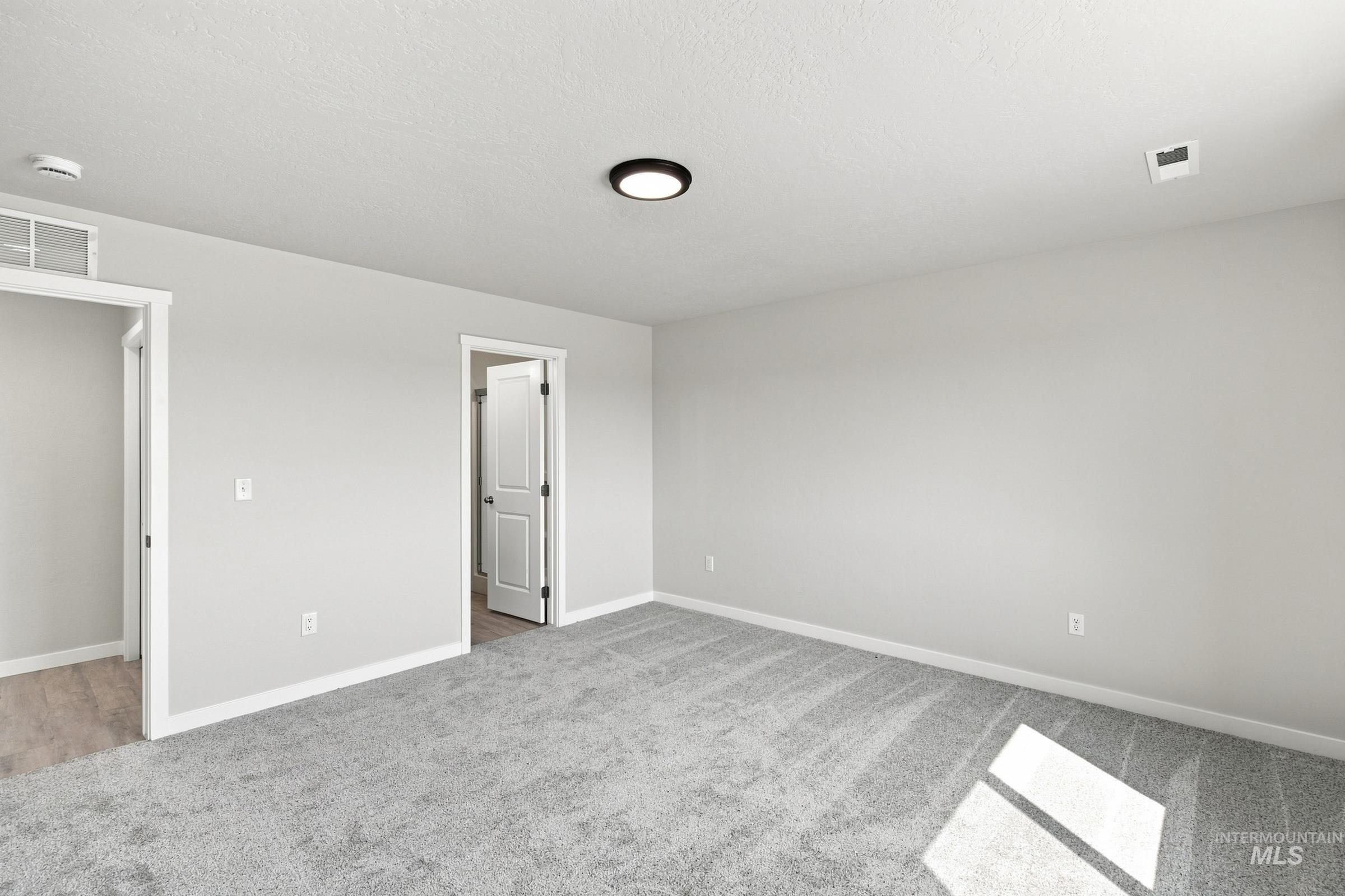 4576 S Amsterdam Ave Property Photo 19