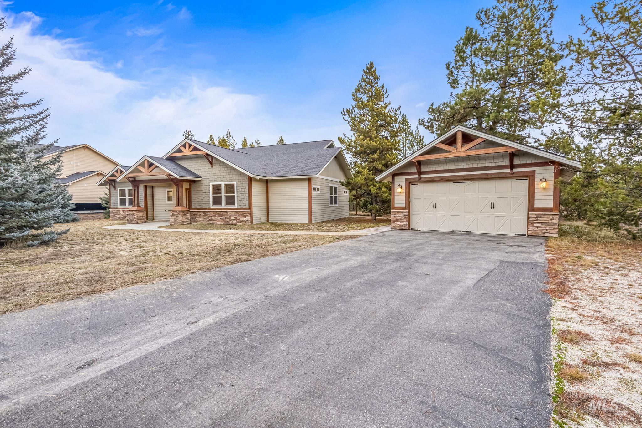 29 Pointe At Goldfork Ct. Property Photo 2
