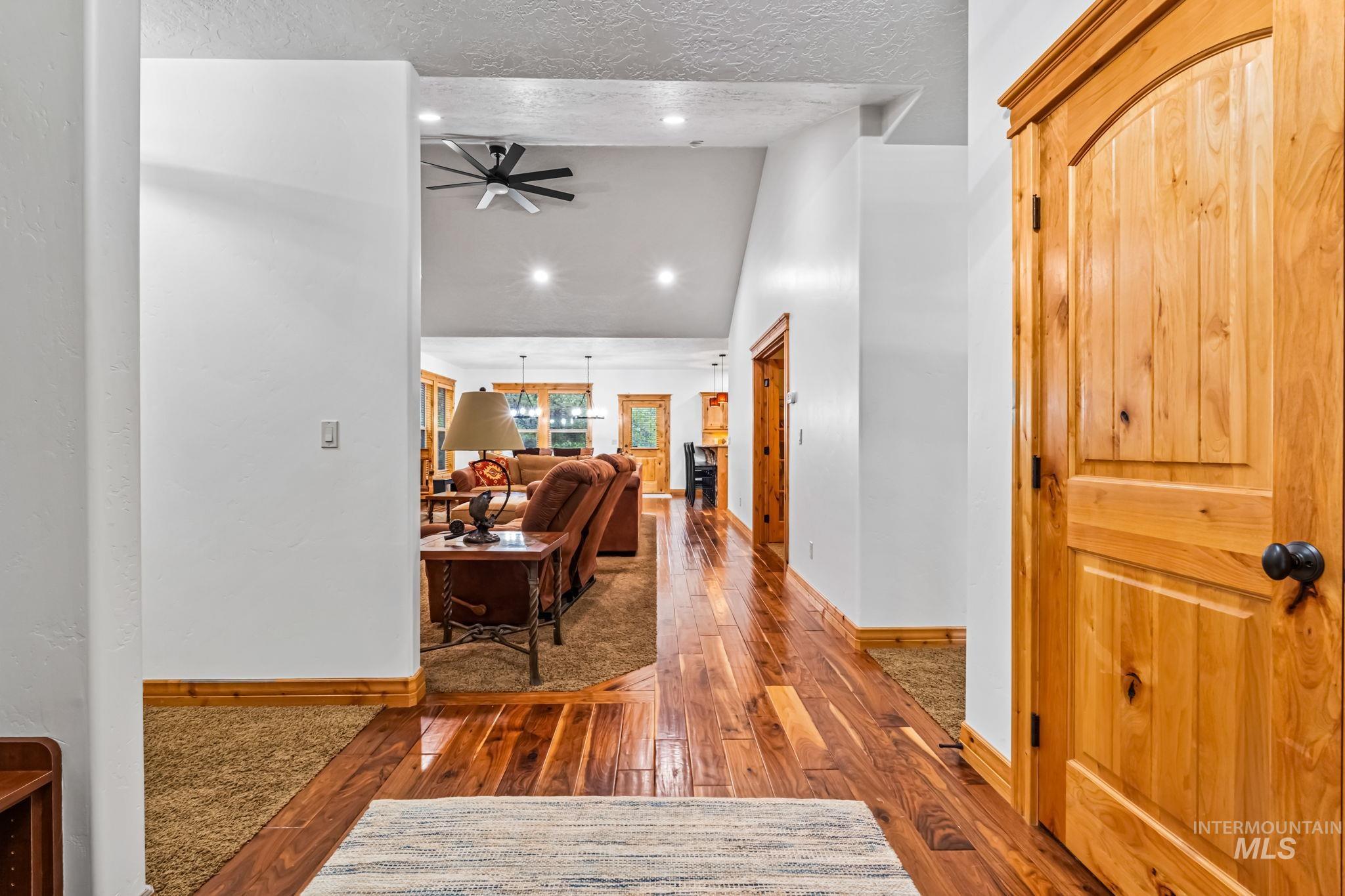 29 Pointe At Goldfork Ct. Property Photo 6