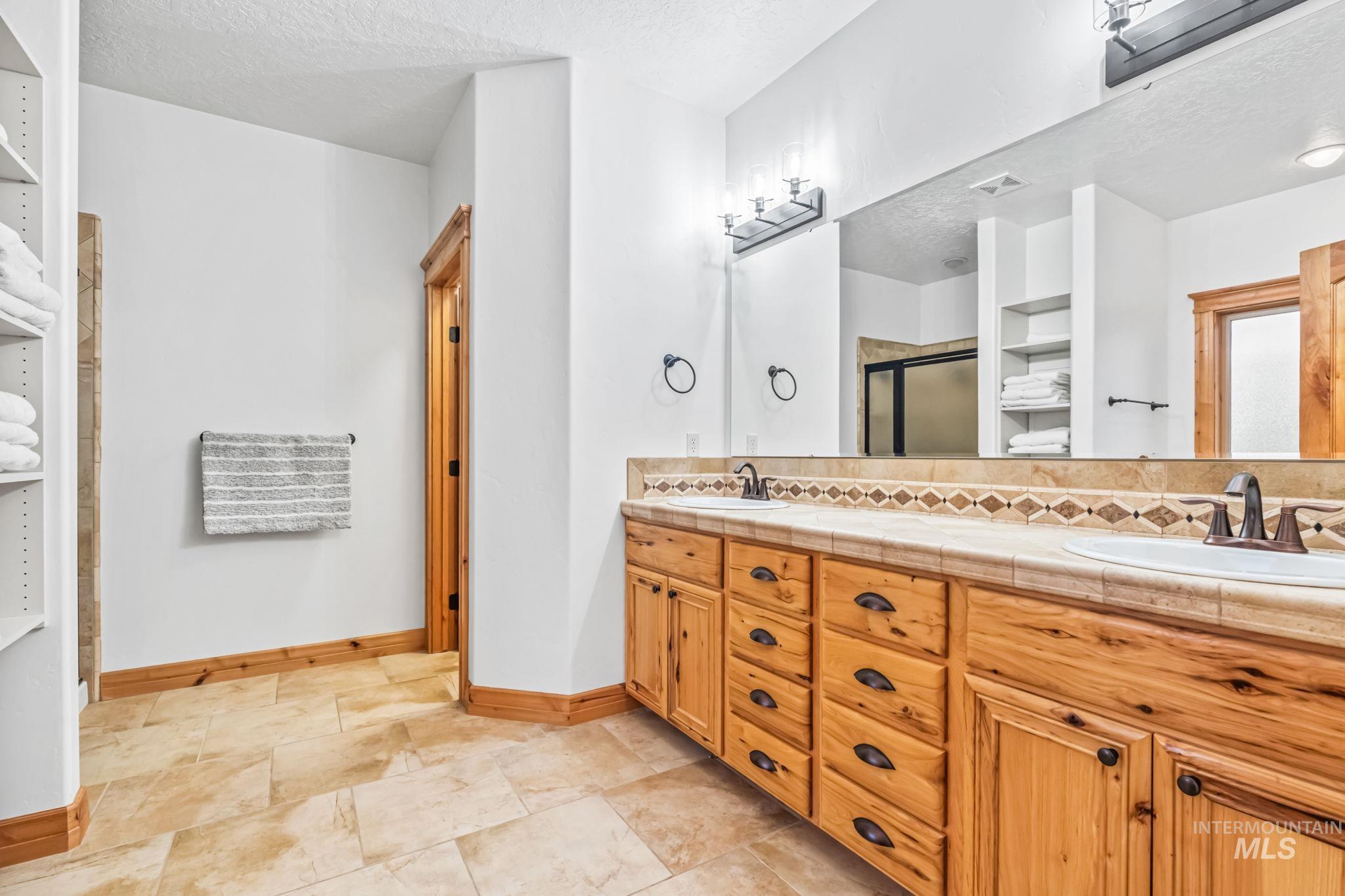 29 Pointe At Goldfork Ct. Property Photo 15