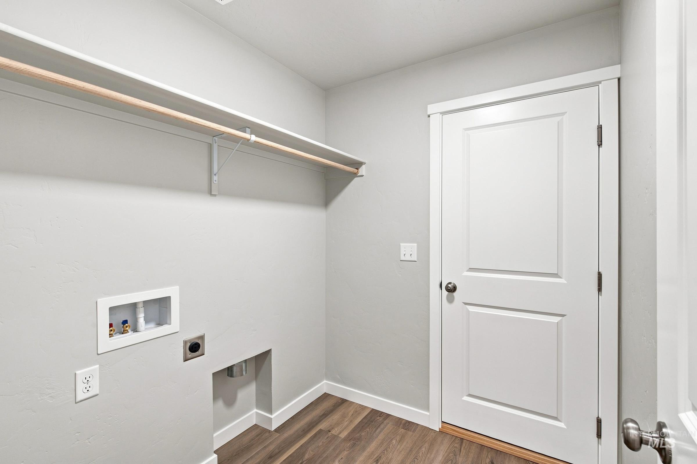 4594 S Amsterdam Ave Property Photo 12