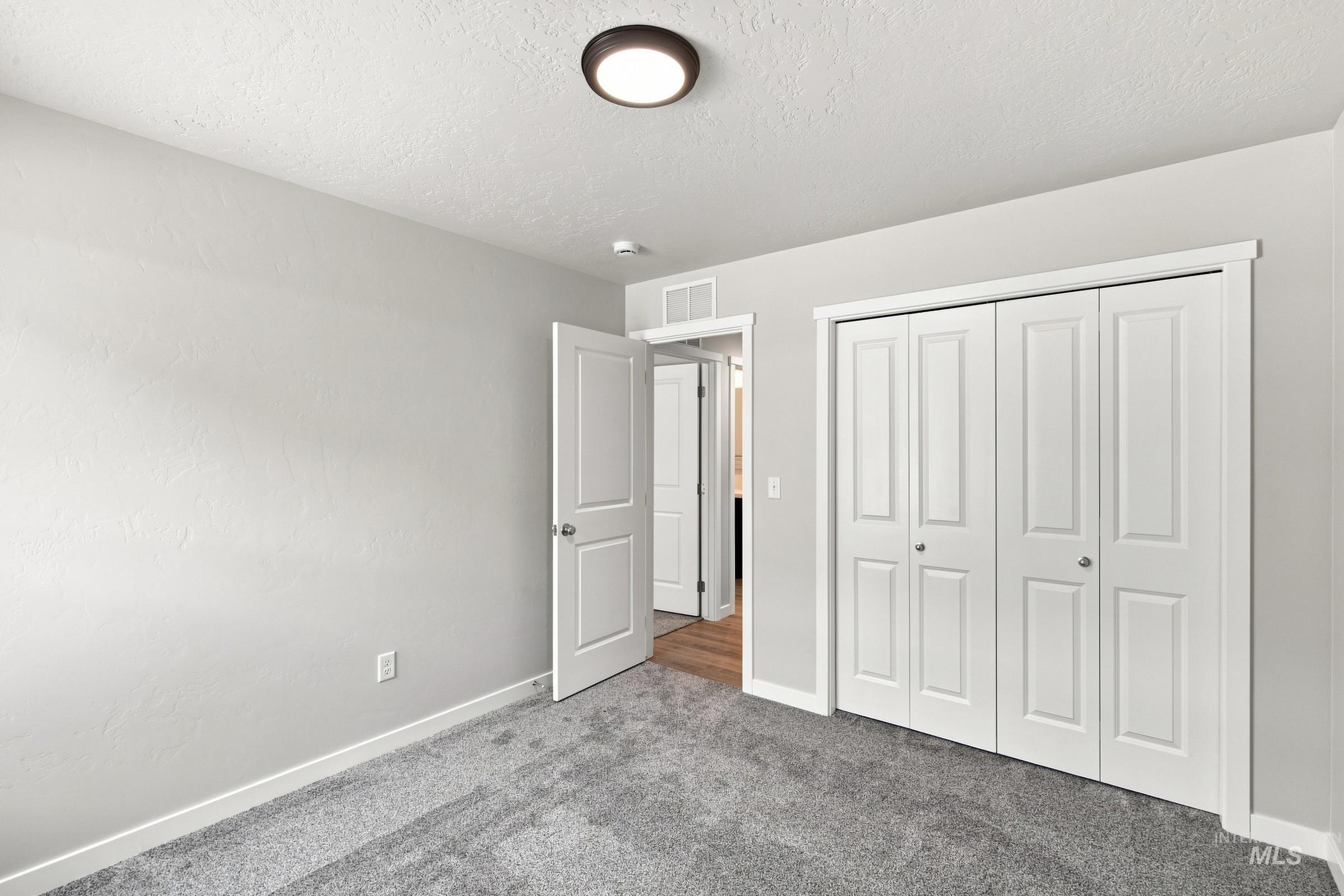 4594 S Amsterdam Ave Property Photo 15