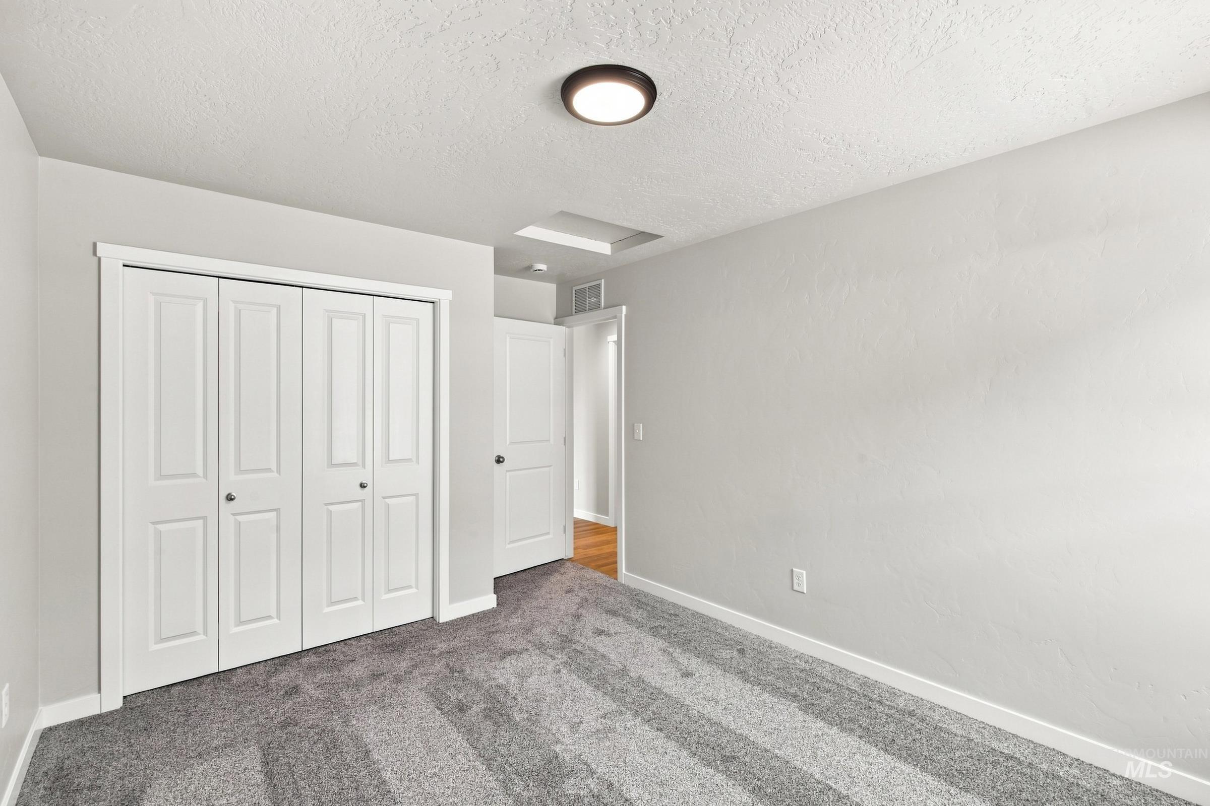 4594 S Amsterdam Ave Property Photo 17