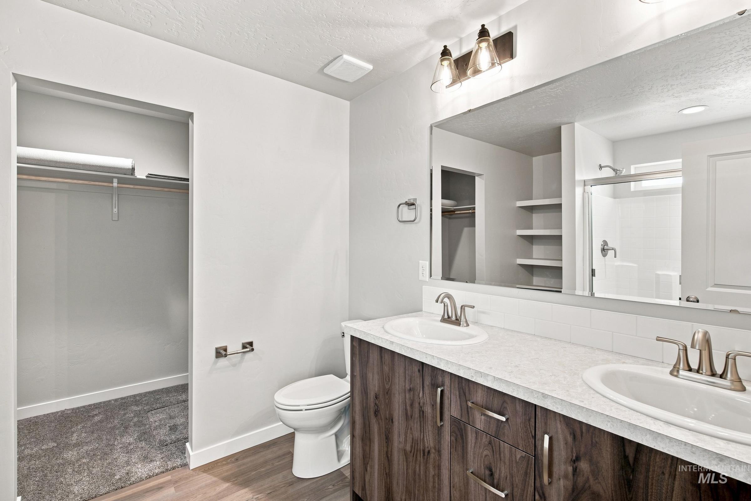 4594 S Amsterdam Ave Property Photo 21