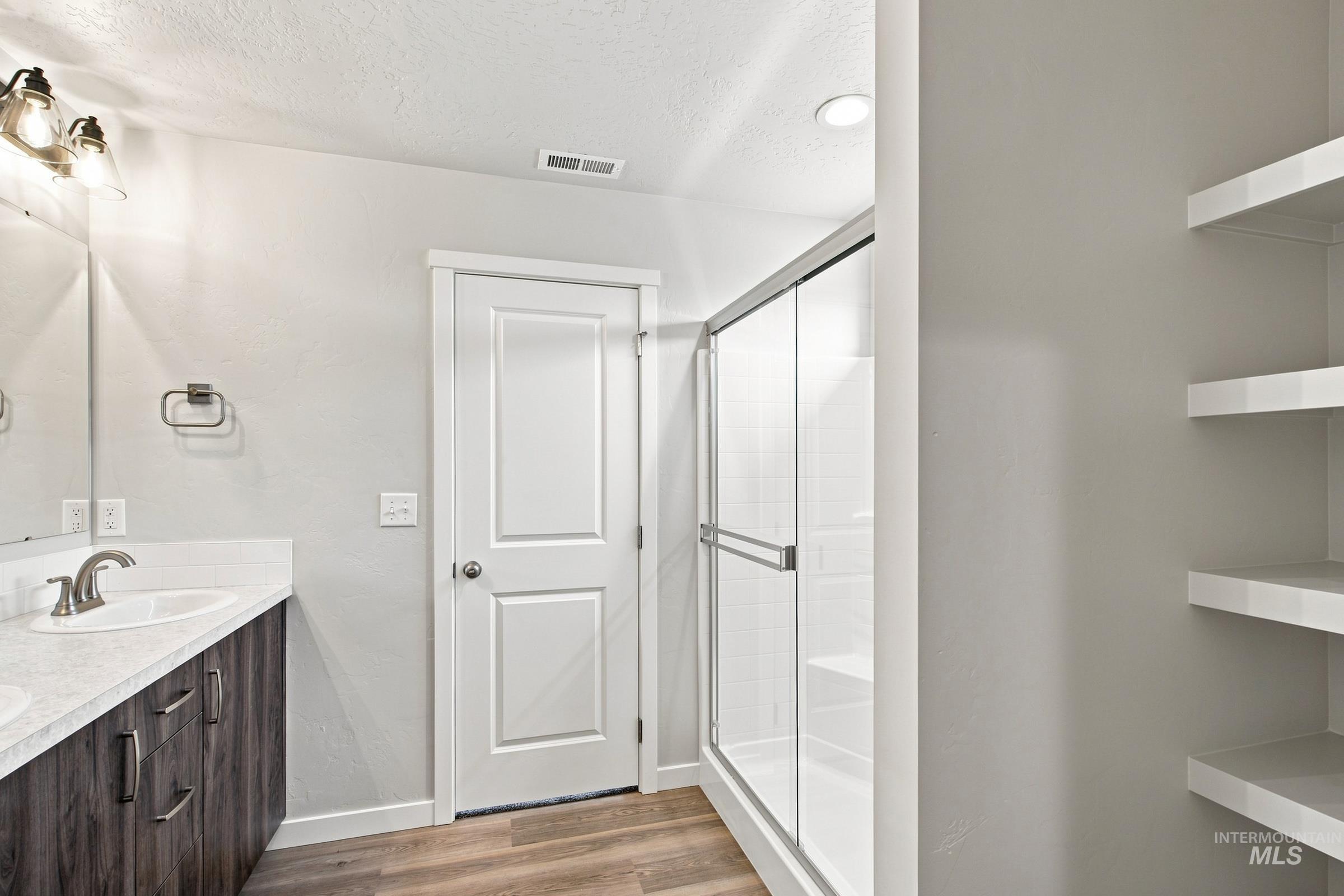4594 S Amsterdam Ave Property Photo 23
