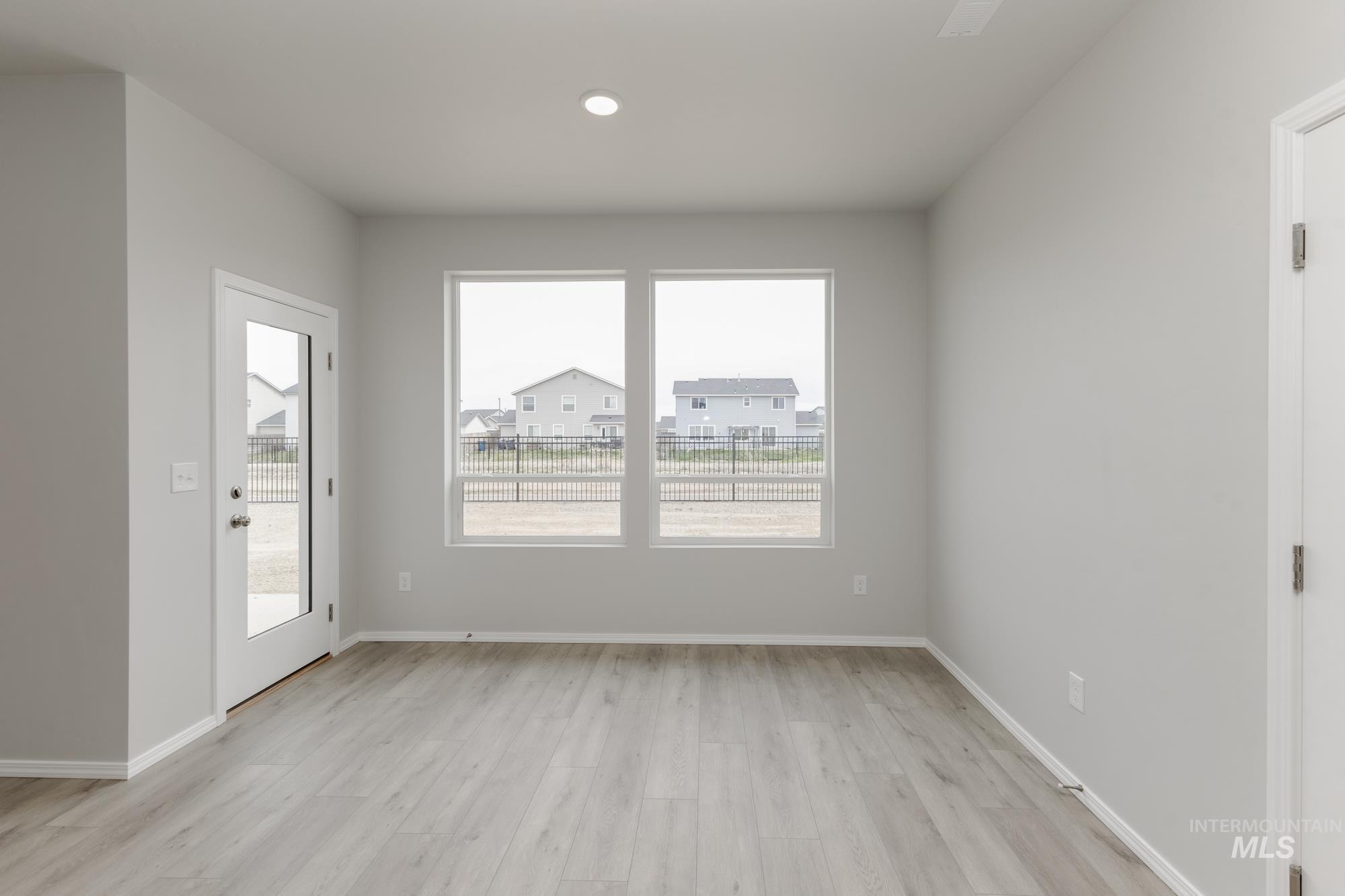 12842 Ropers St Property Photo 7