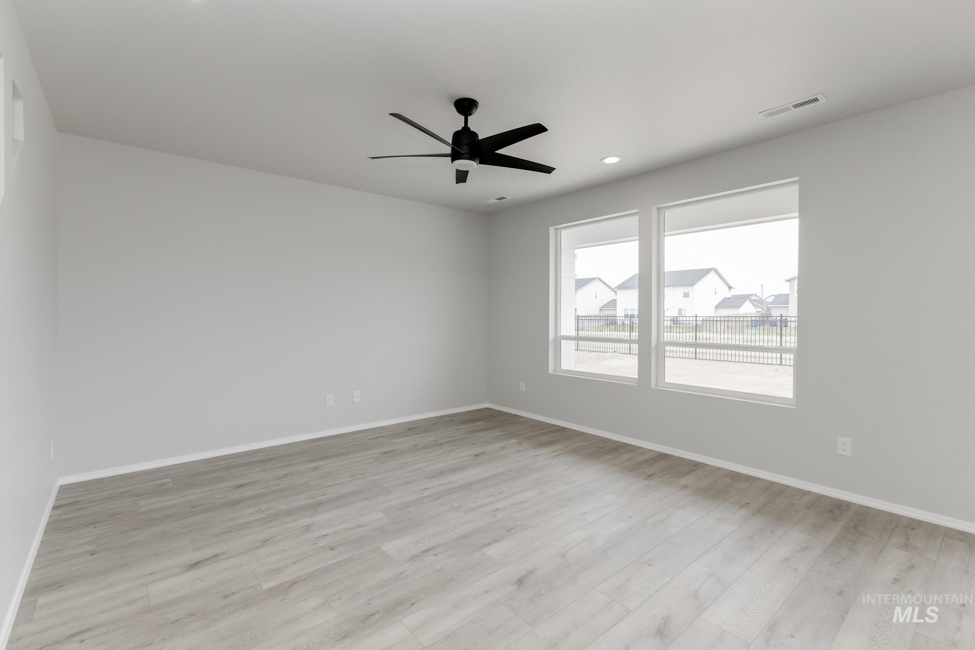 12842 Ropers St Property Photo 9