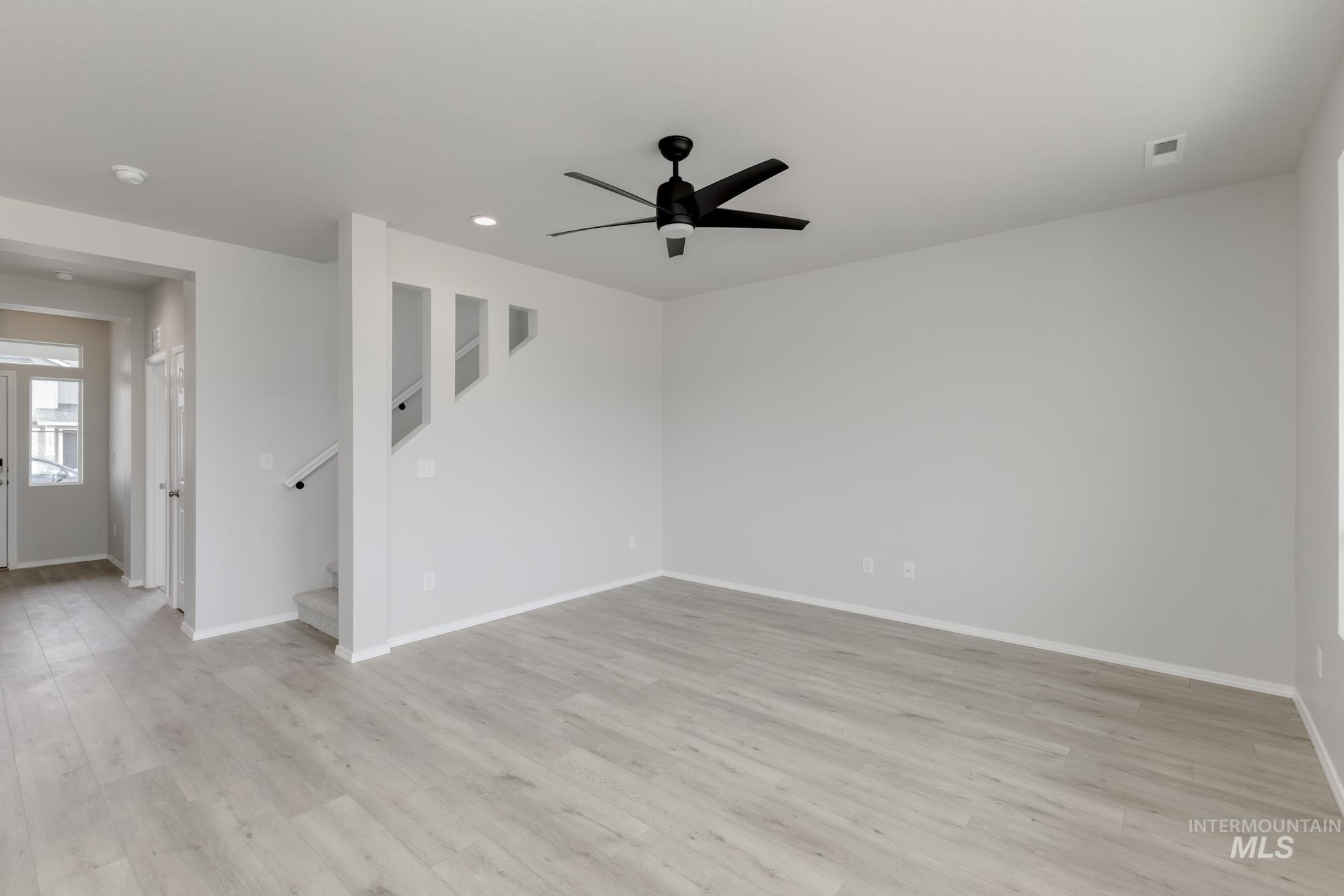 12842 Ropers St Property Photo 10