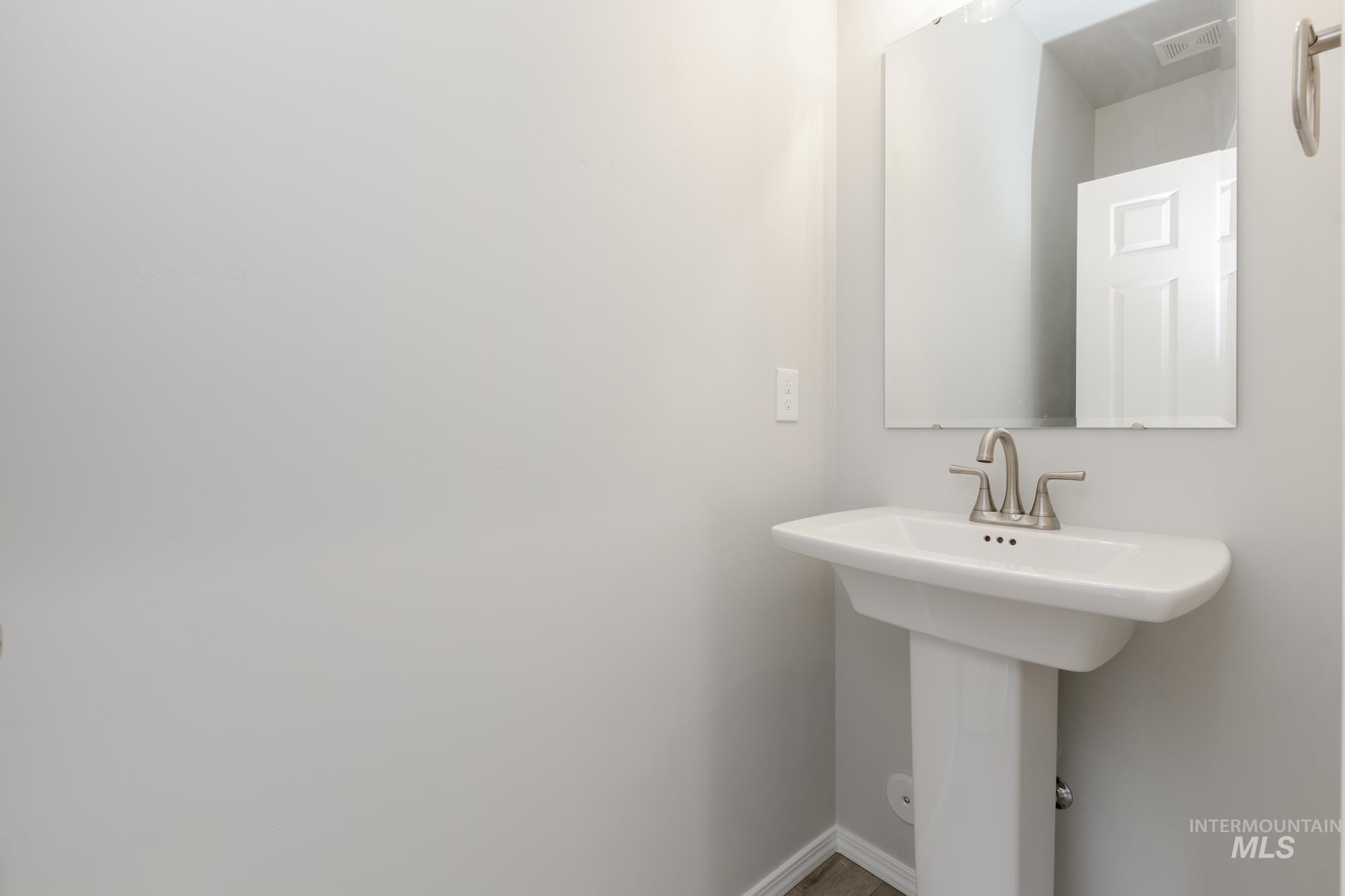 12842 Ropers St Property Photo 14