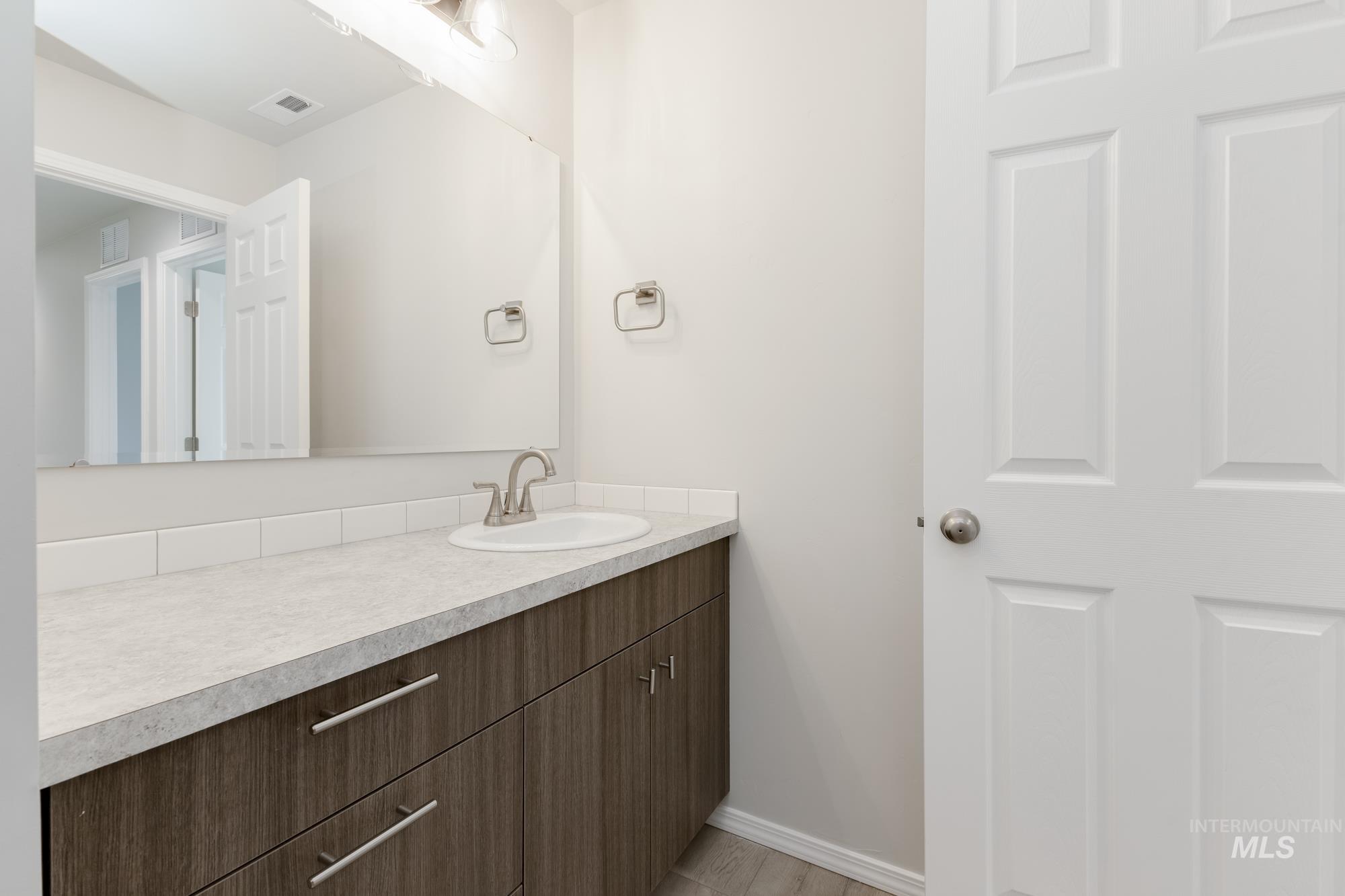 12842 Ropers St Property Photo 19