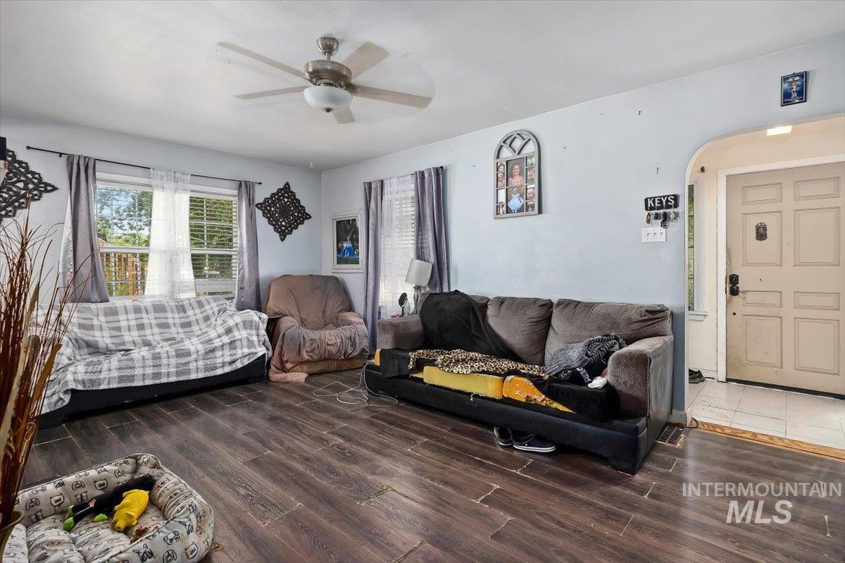 267 Pierce St Property Photo 4
