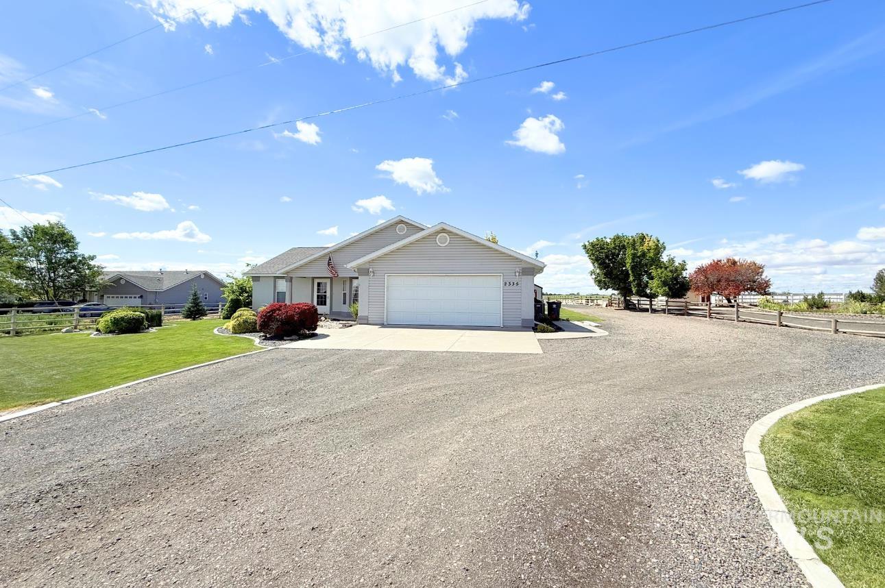 2335 Garey Lane Property Photo 4
