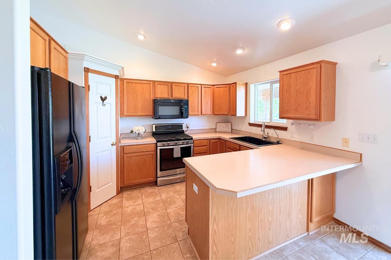 2335 Garey Lane Property Photo 8