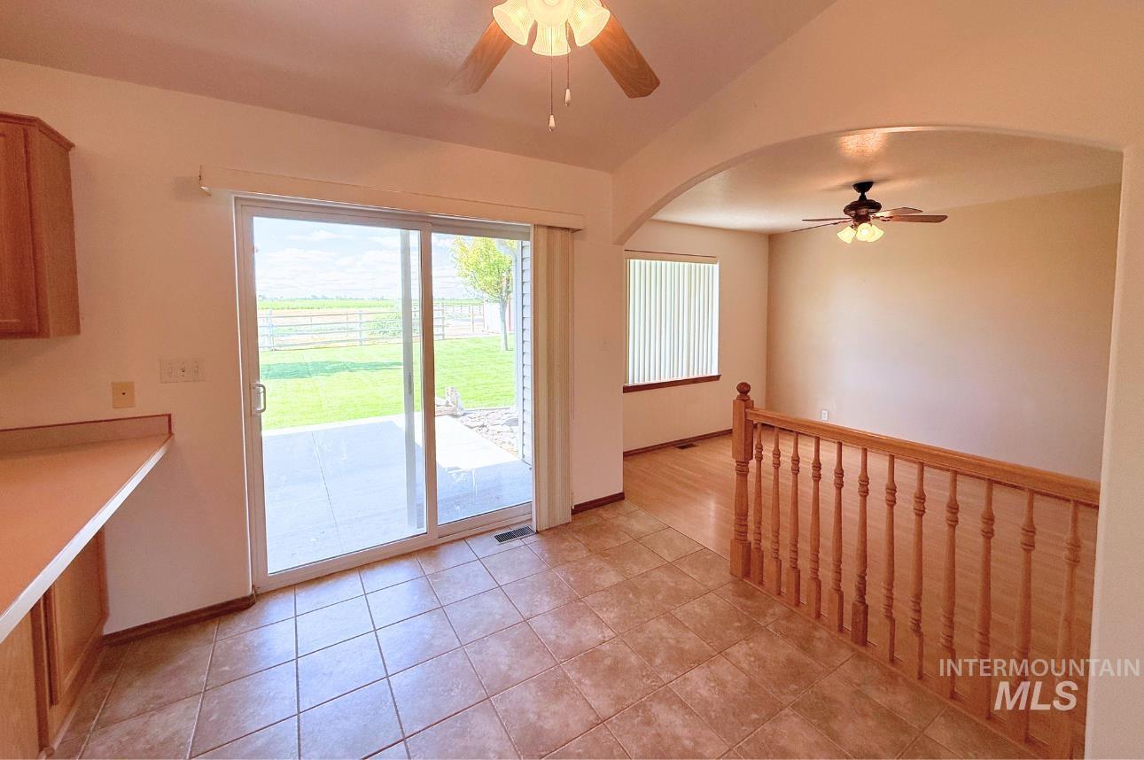 2335 Garey Lane Property Photo 12
