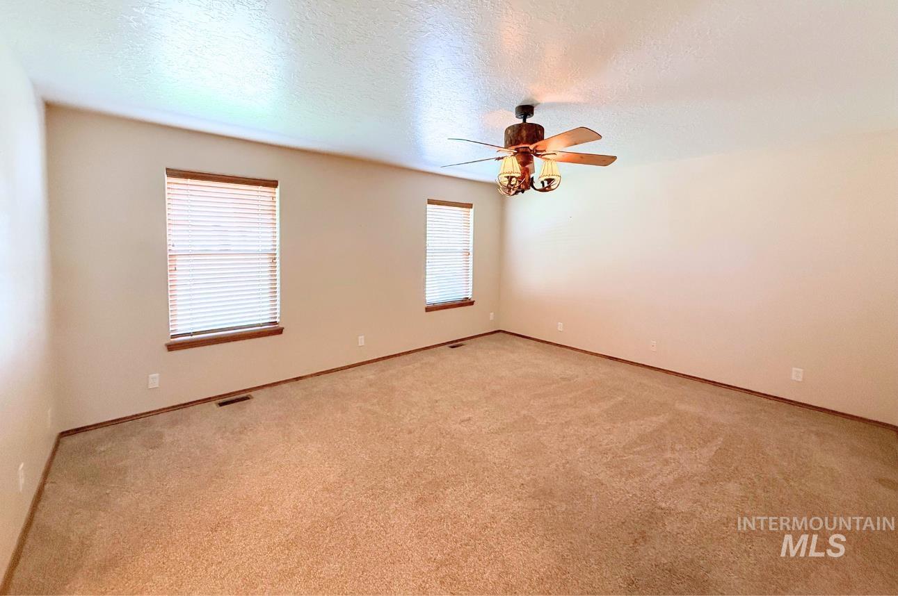 2335 Garey Lane Property Photo 14