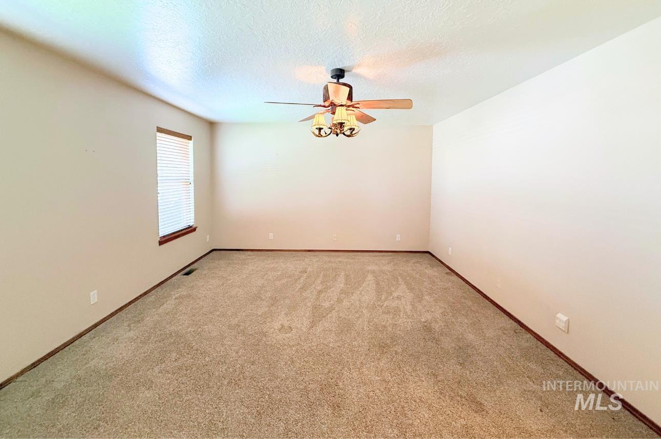 2335 Garey Lane Property Photo 15