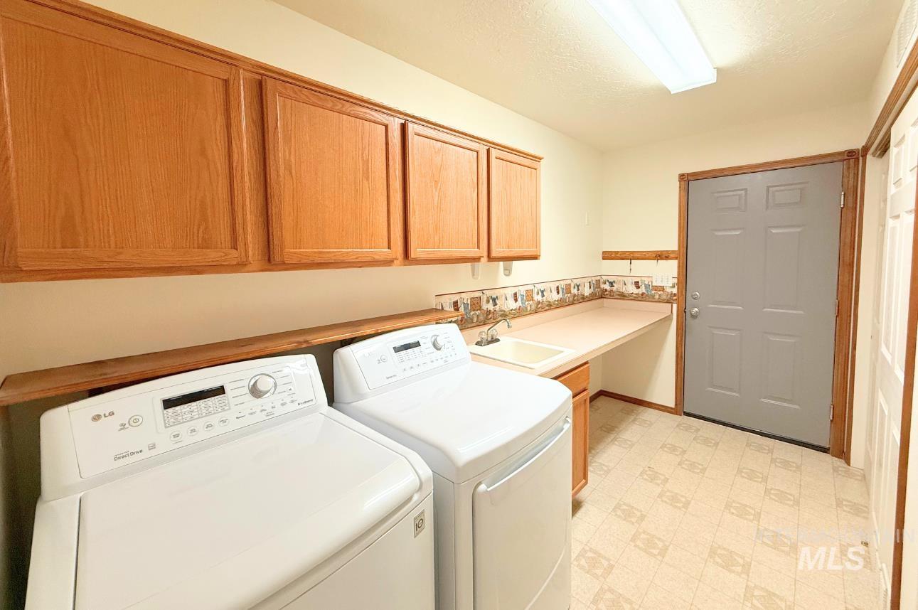2335 Garey Lane Property Photo 19
