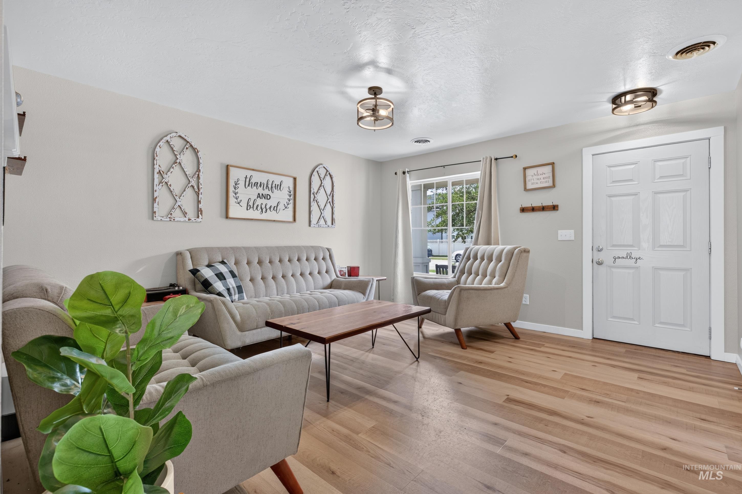 4404 N Alester Ave Property Photo 4