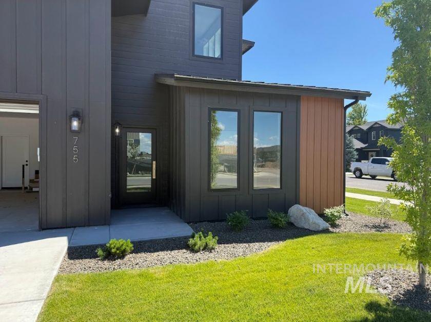 755 W Wrangler Property Photo 2