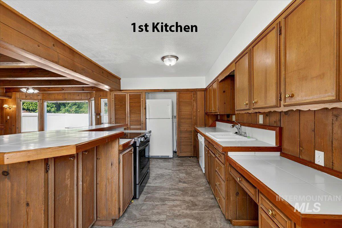 2160 S Five Mile Property Photo 7