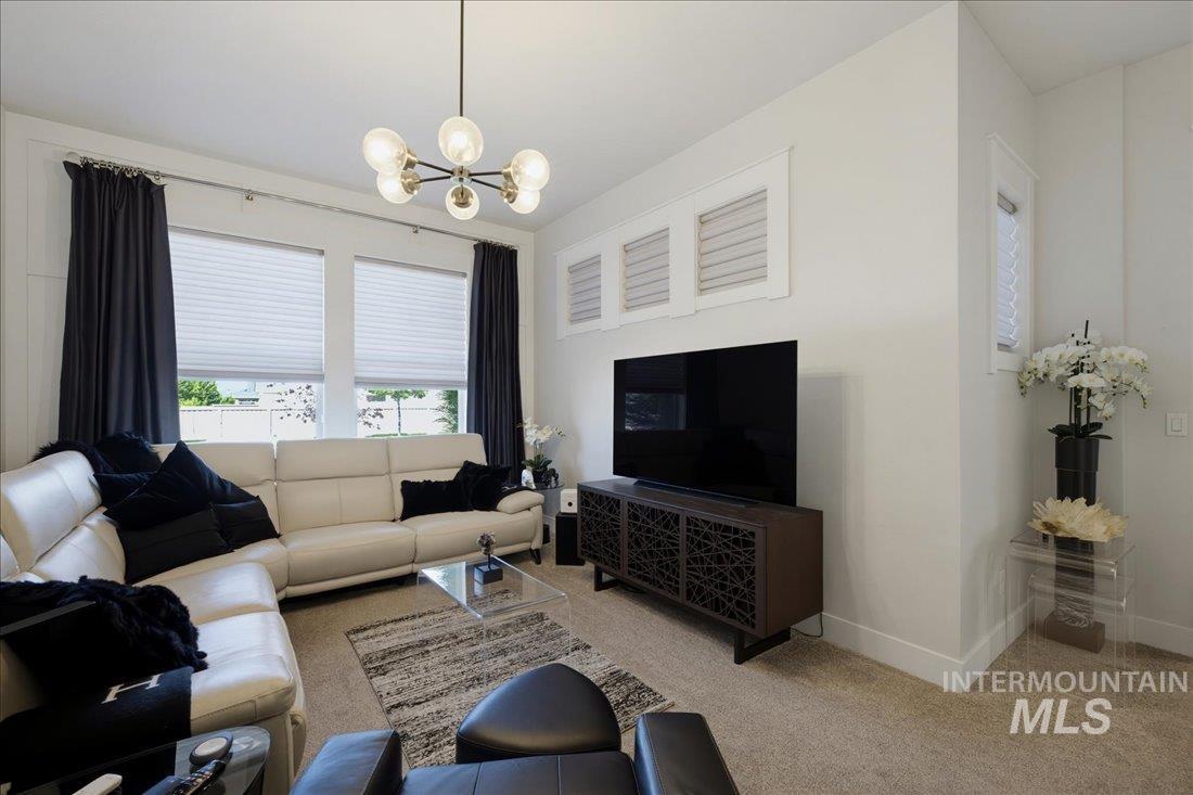 5824 S Astoria Avenue Property Photo 6