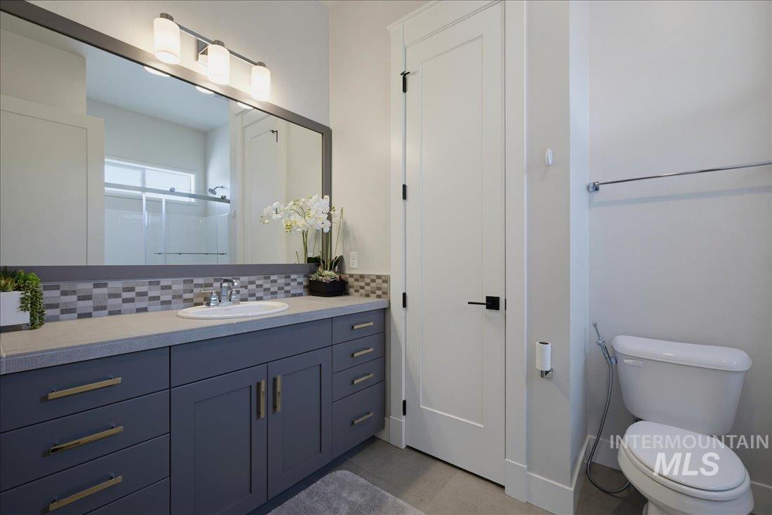 5824 S Astoria Avenue Property Photo 7