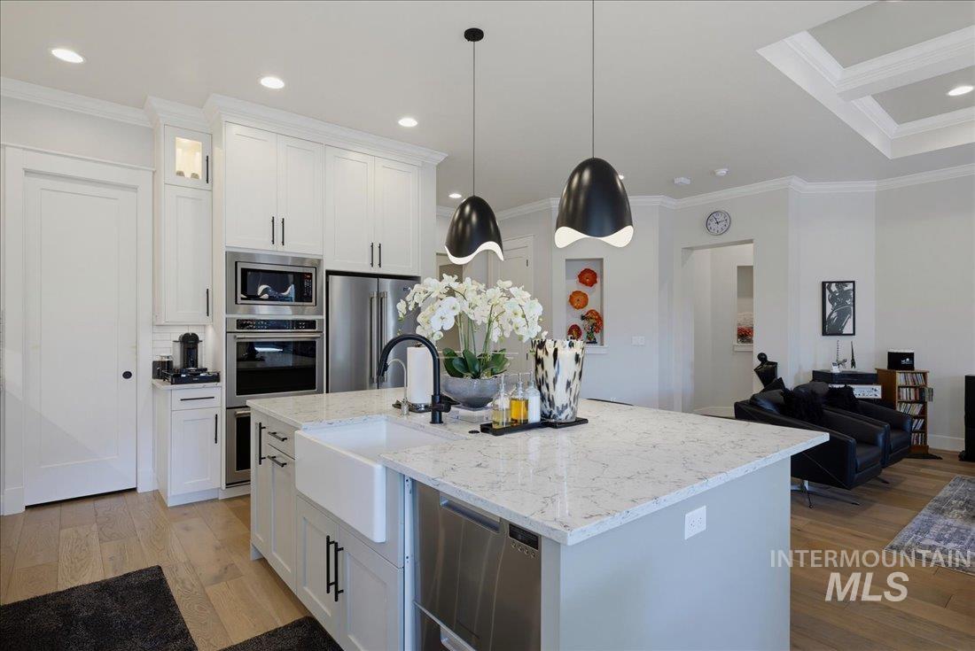 5824 S Astoria Avenue Property Photo 10