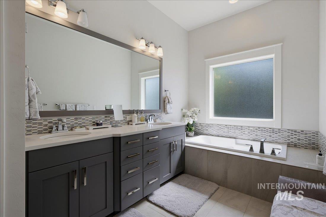 5824 S Astoria Avenue Property Photo 20