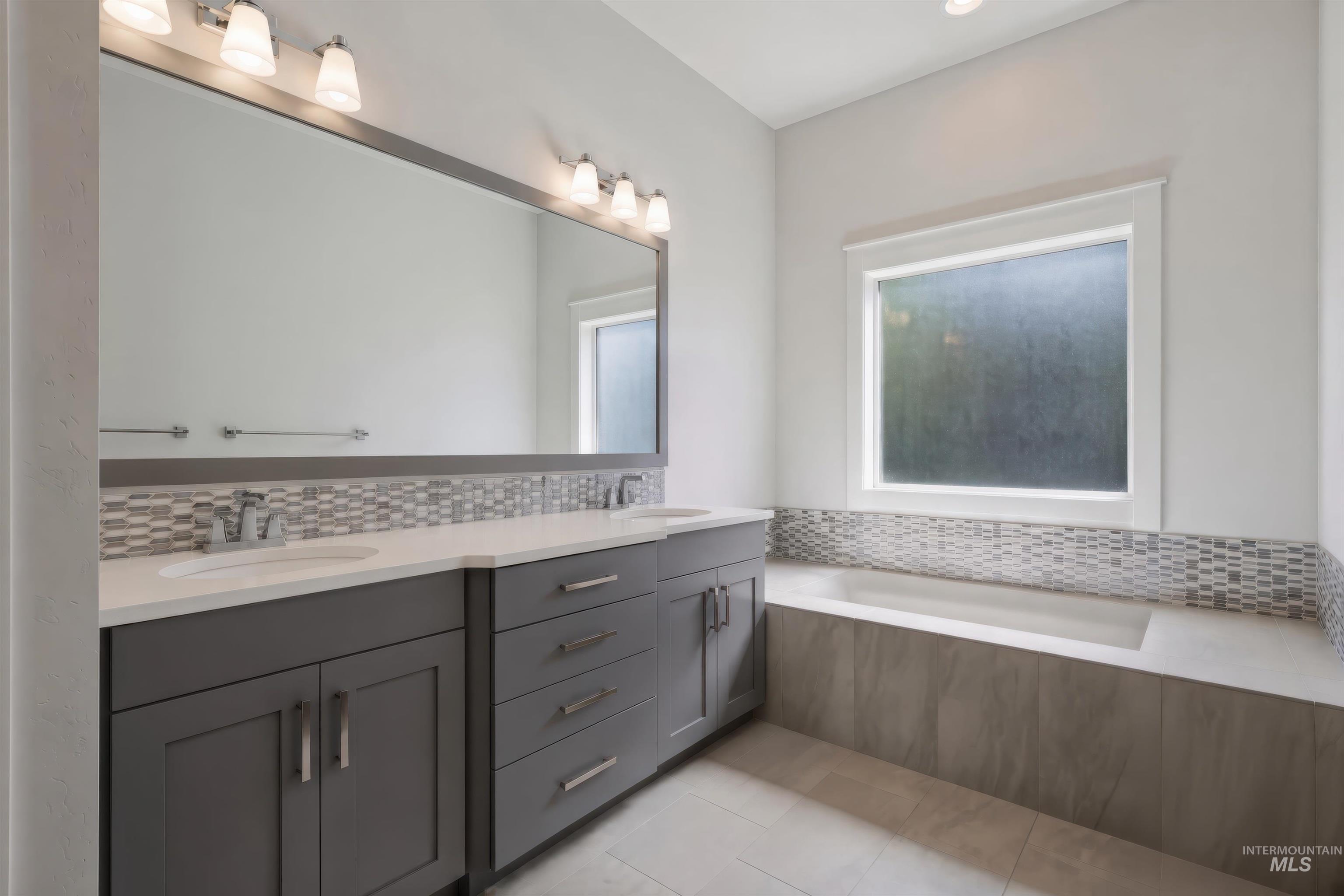 5824 S Astoria Avenue Property Photo 48