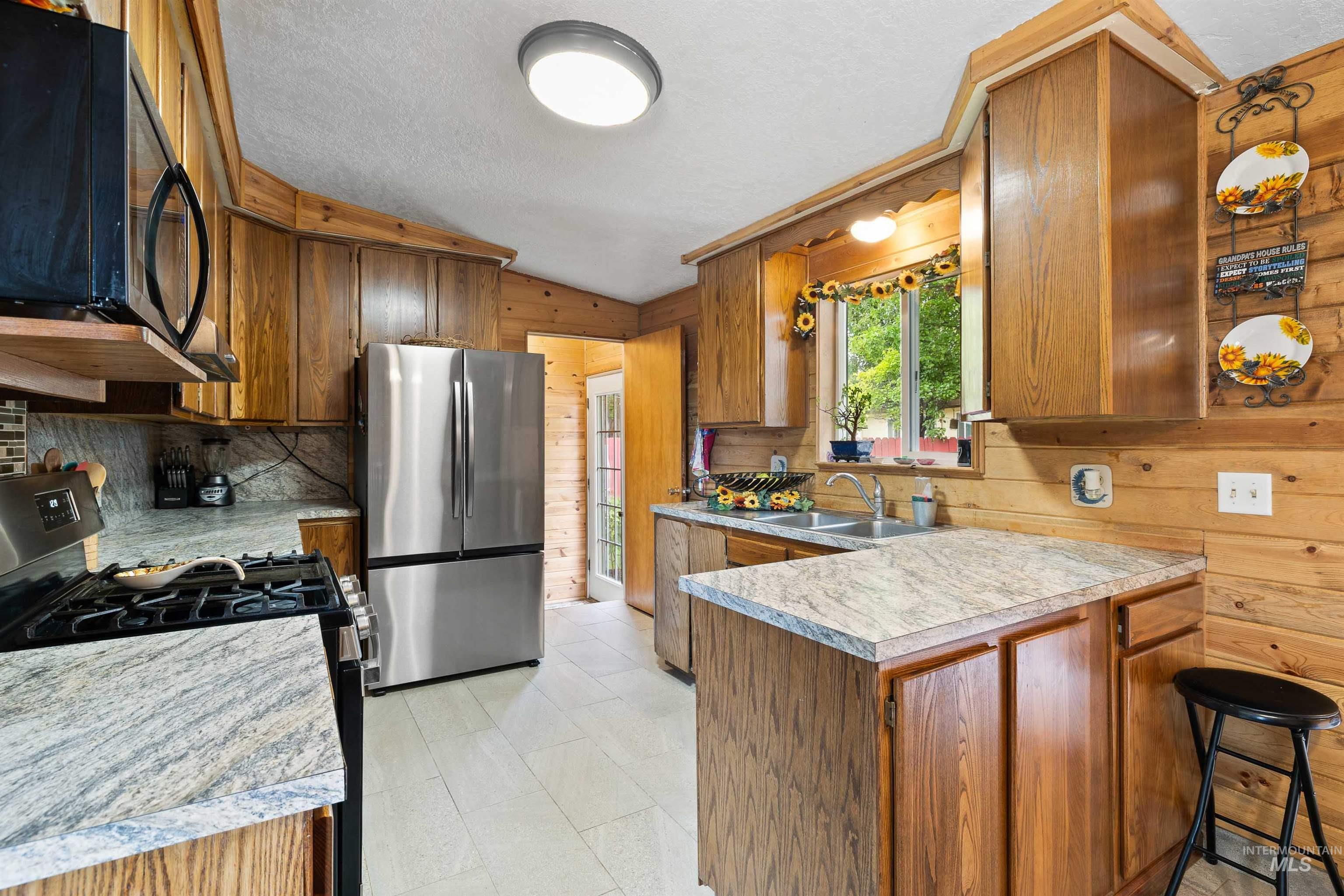 2158 Sherry Ln Property Photo 8