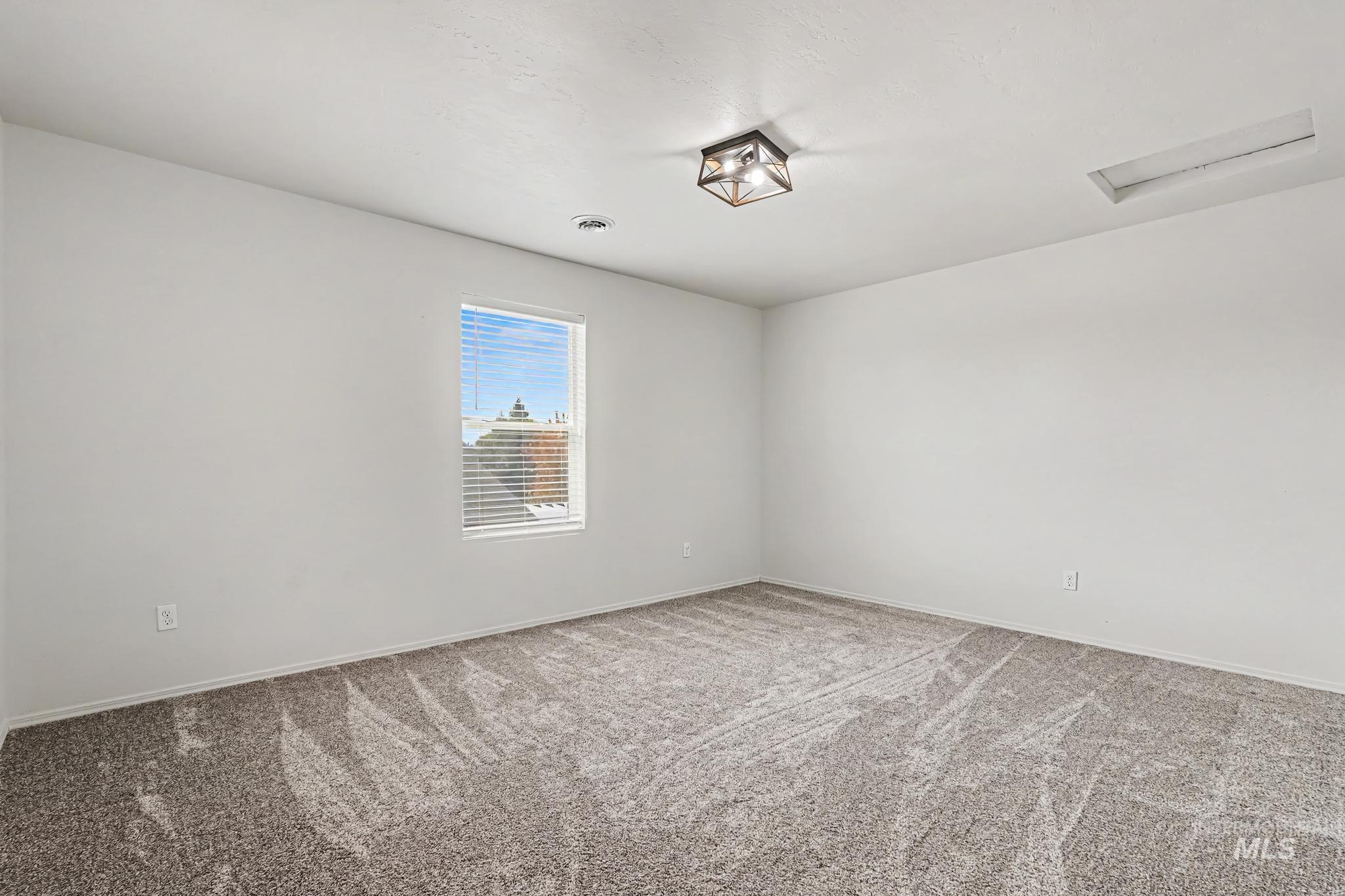 675 Gateway Property Photo 39