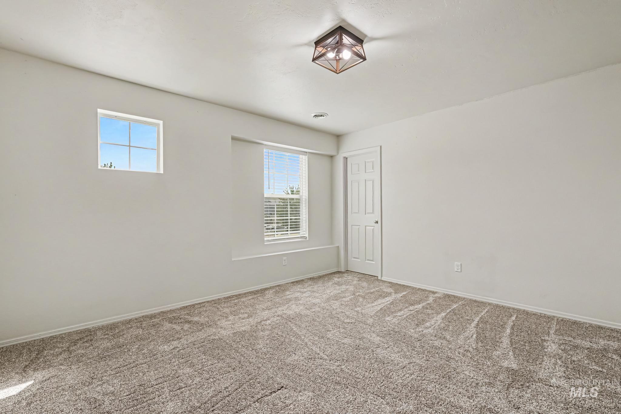 675 Gateway Property Photo 44